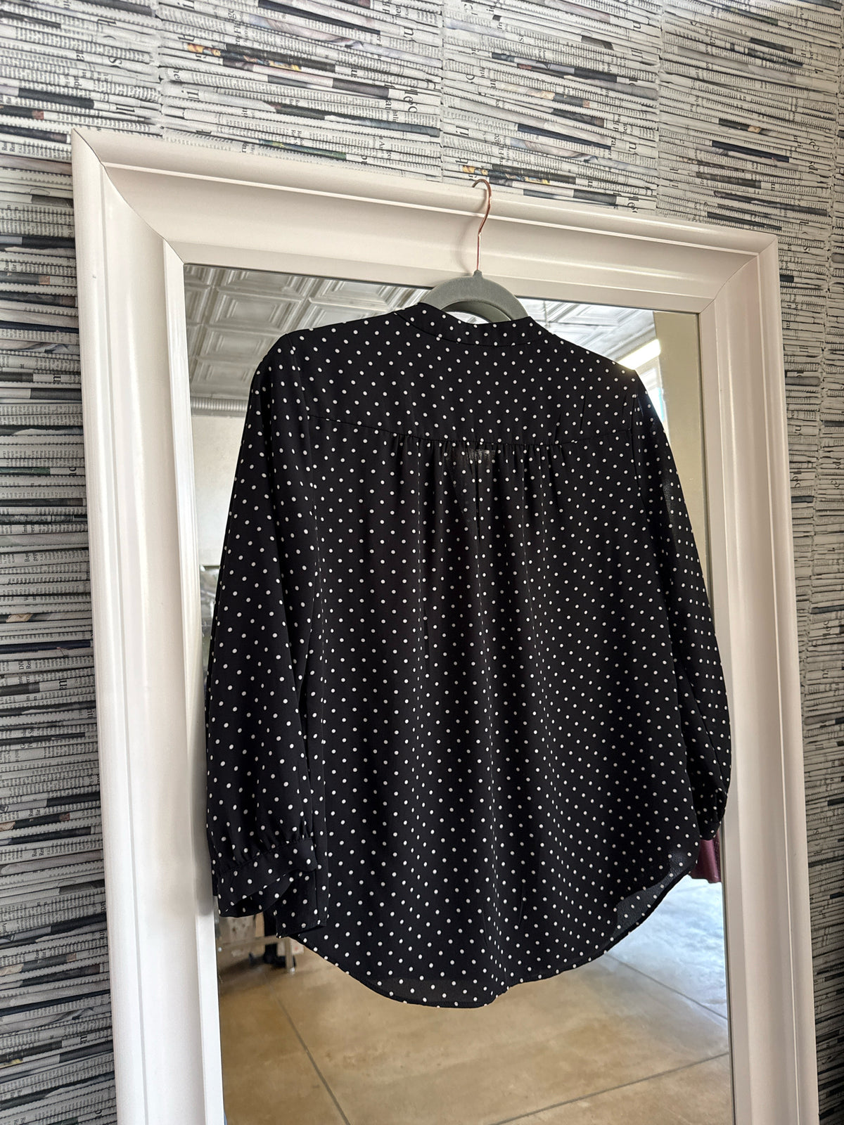 Vince Camuto Size XS B&W Top