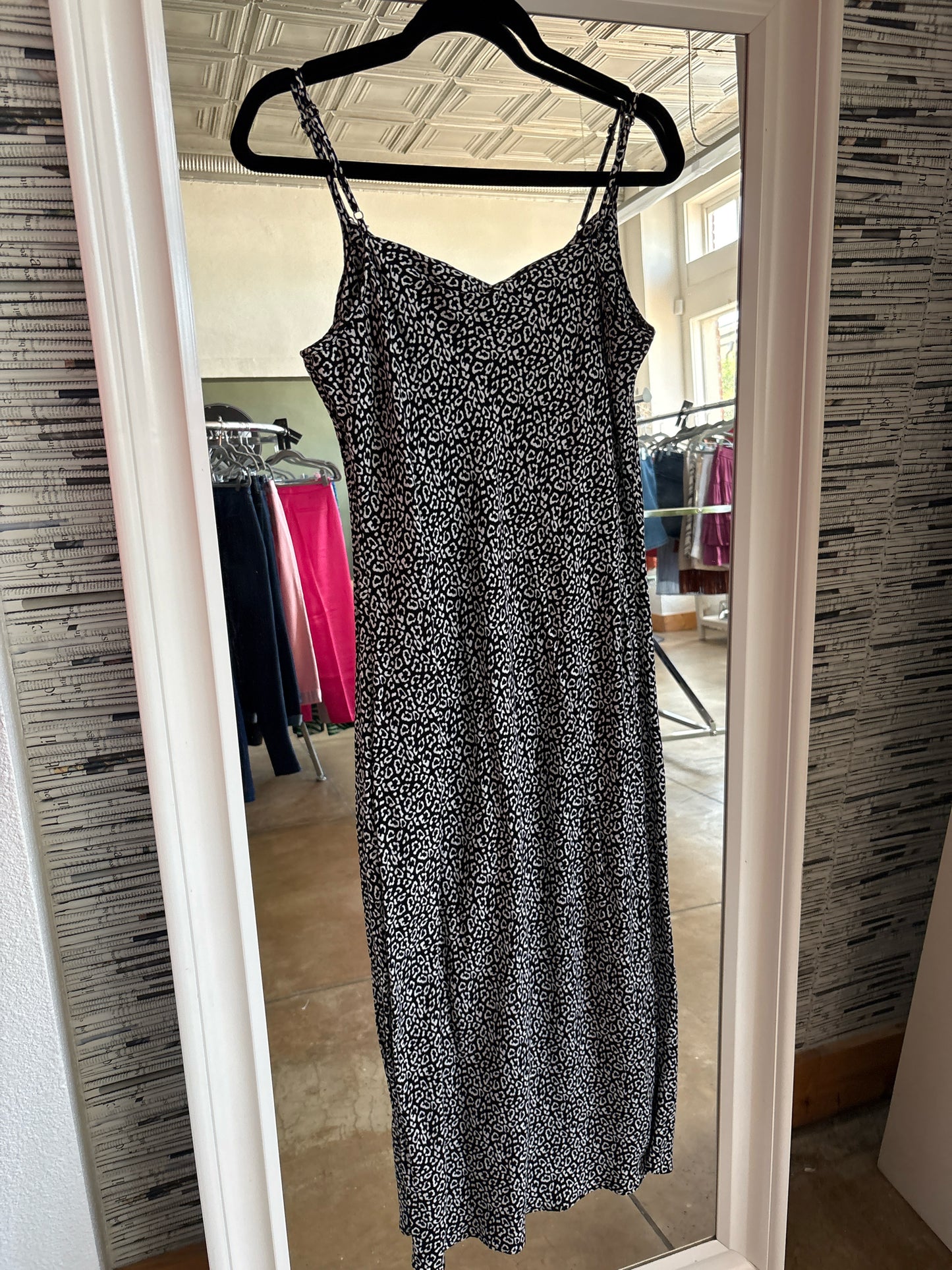 Banana Republic Size 12 Black & White spagetti strap Dress