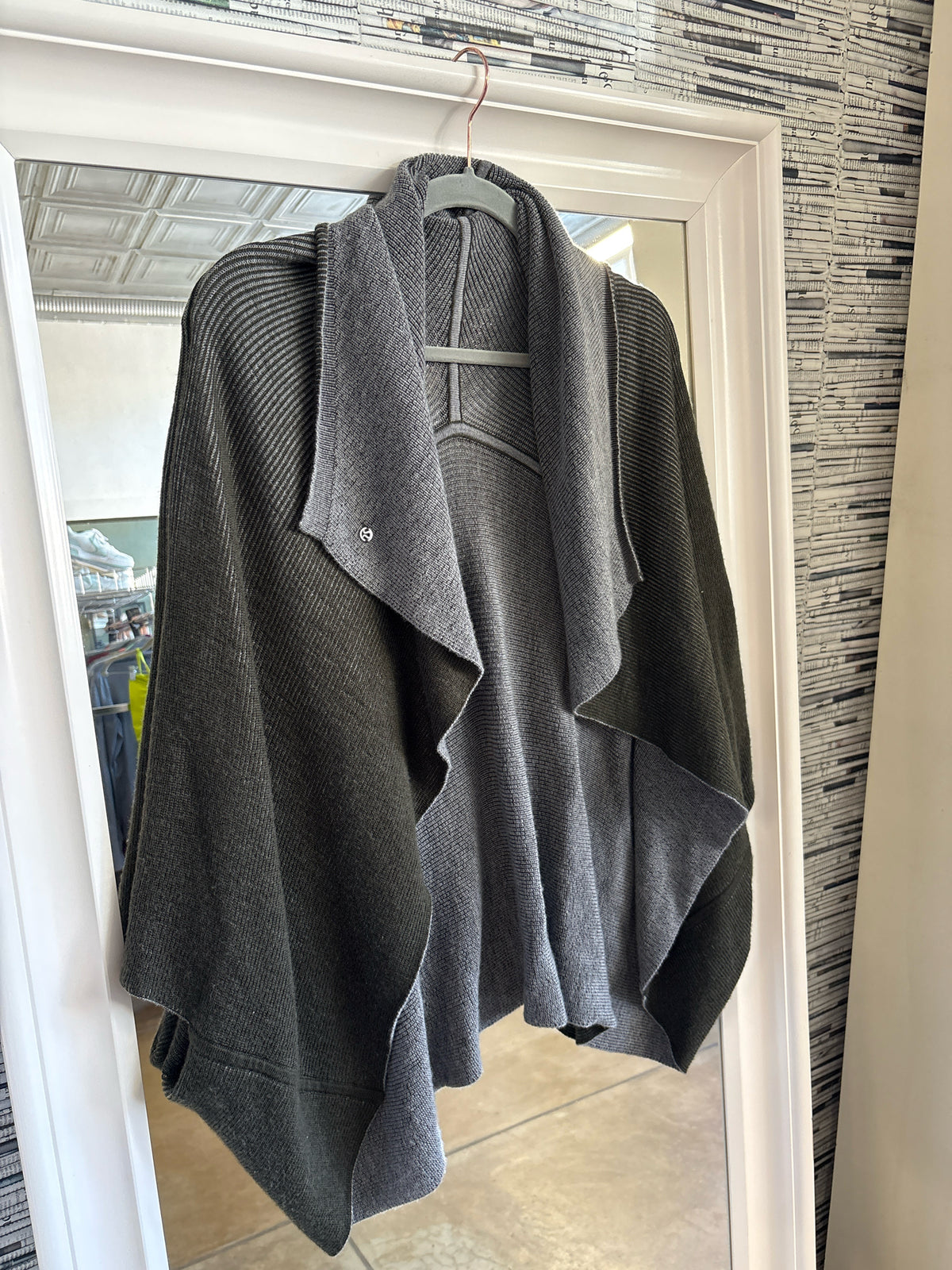 Lululemon Size OS Olive Green Knit Poncho/Cape