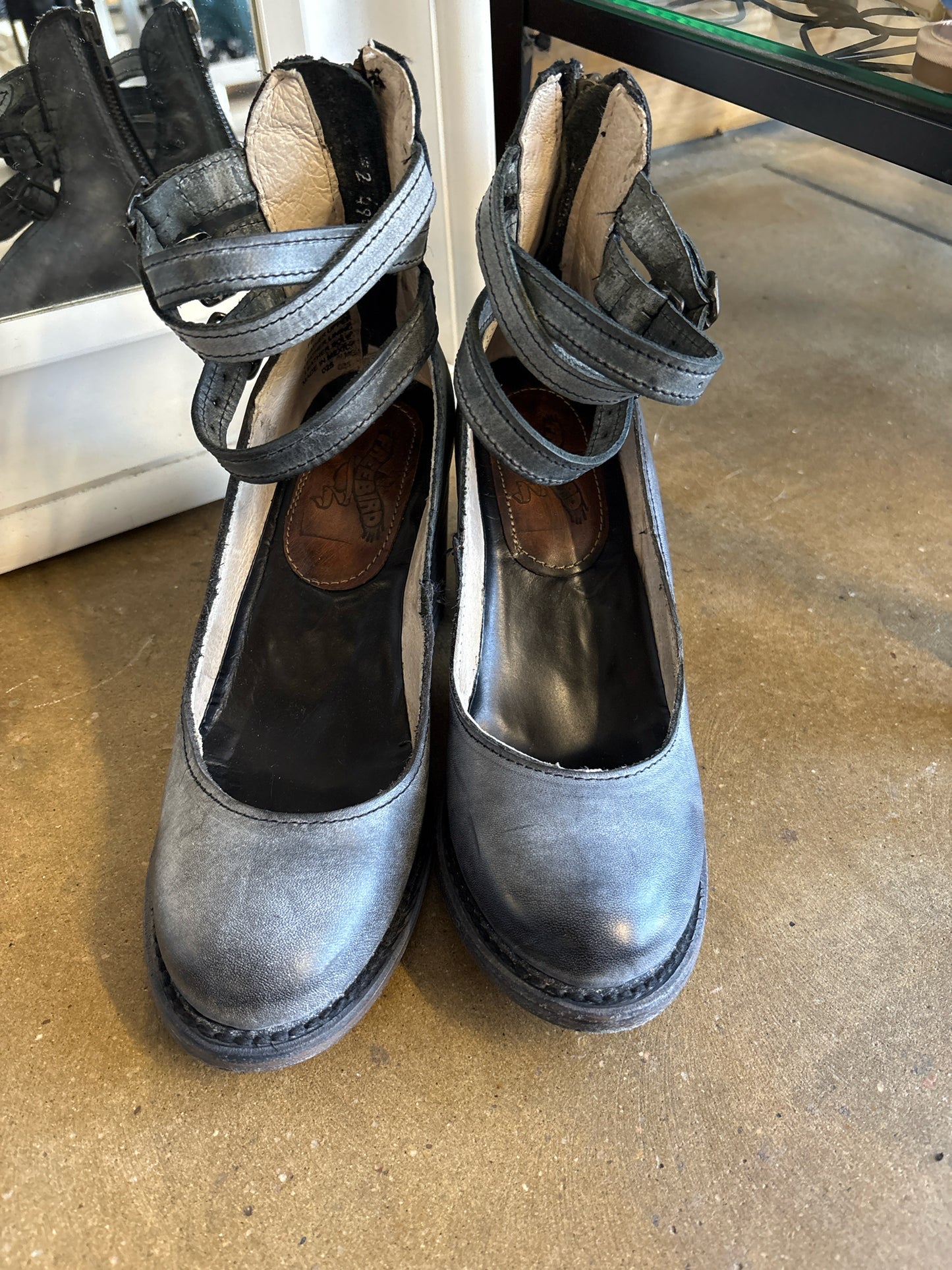 Freebird Shoe Size 6 Gray closed toe Heels