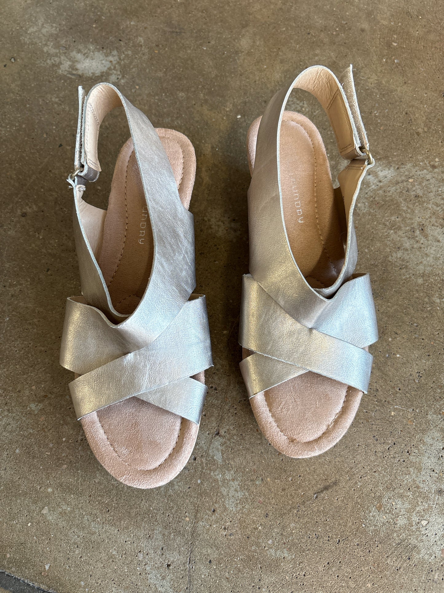 CL Launday Shoe Size 8.5 Sandals