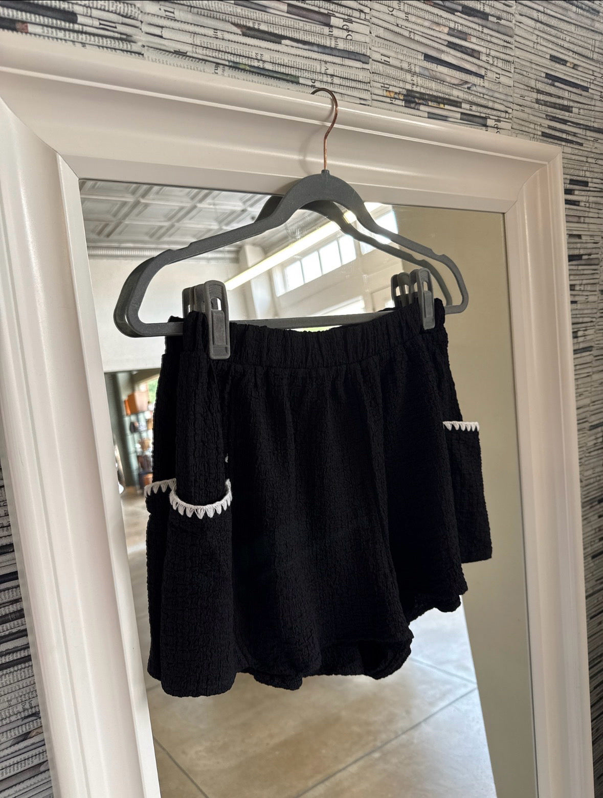 le lis Size M Black Two Piece Set