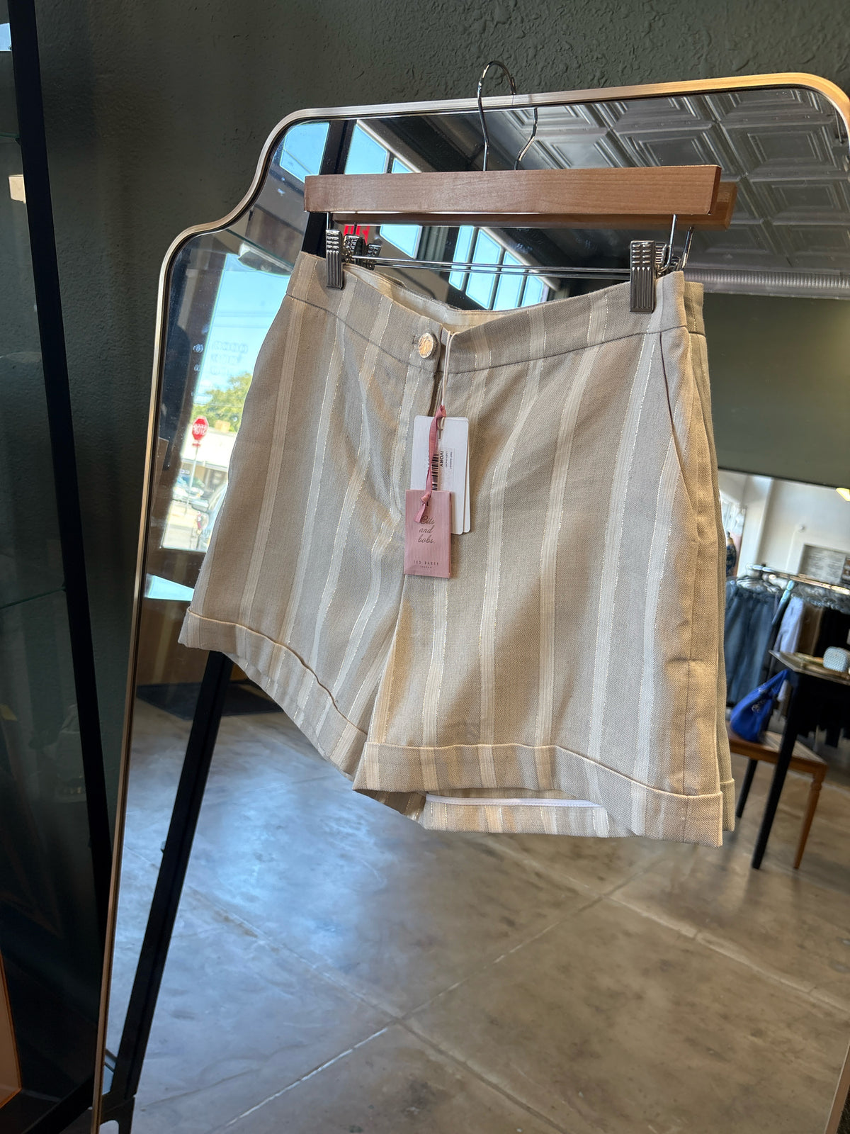 Ted Baker London Size 2 Off White + Gold Shorts