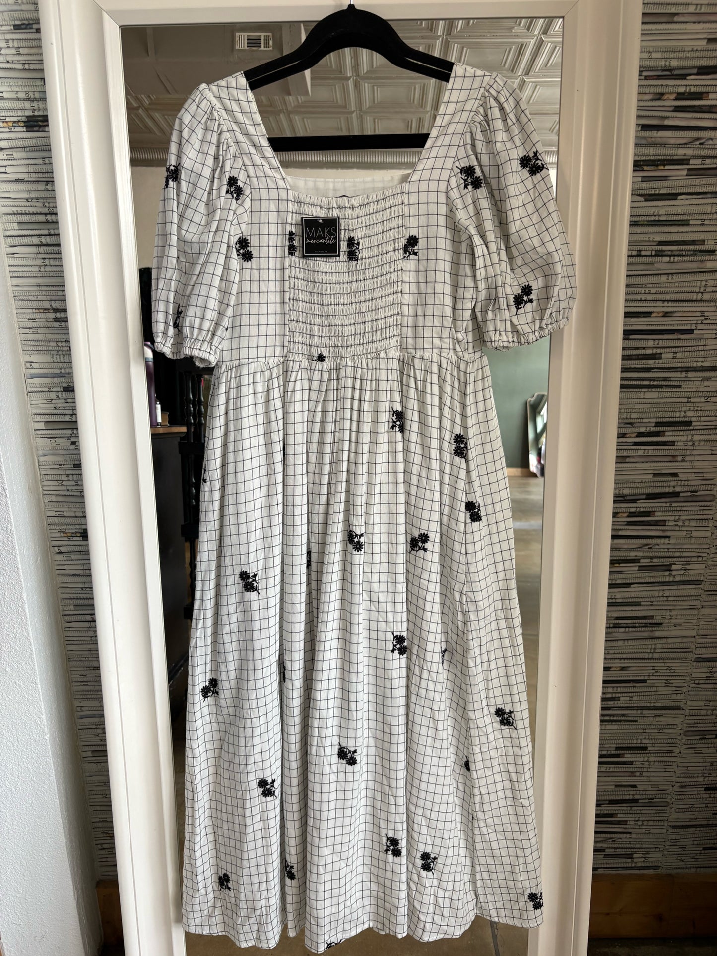 SEE AND BE SEEN Size M Ivory/Black Dress