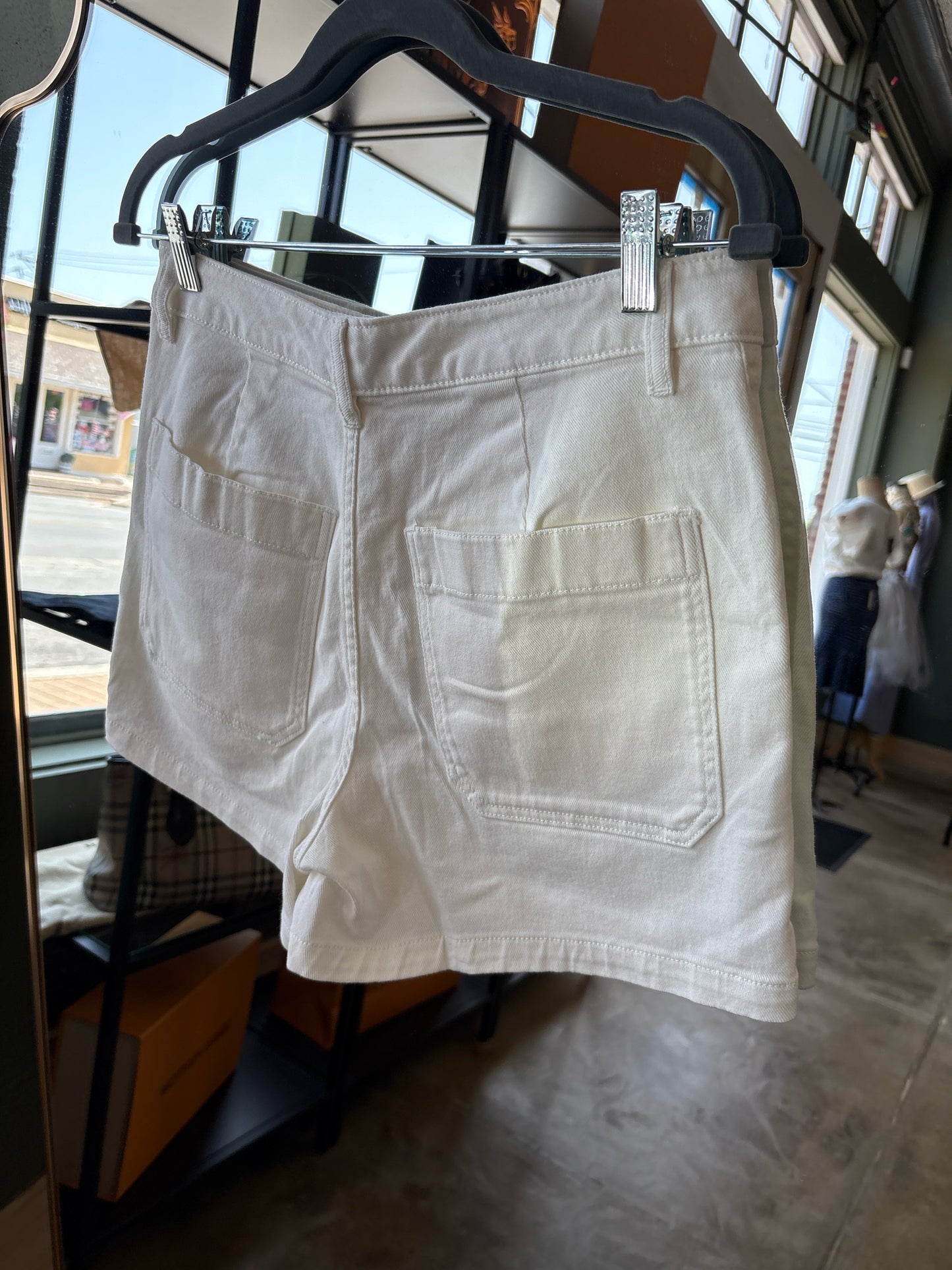 Quince Size 4 White Shorts