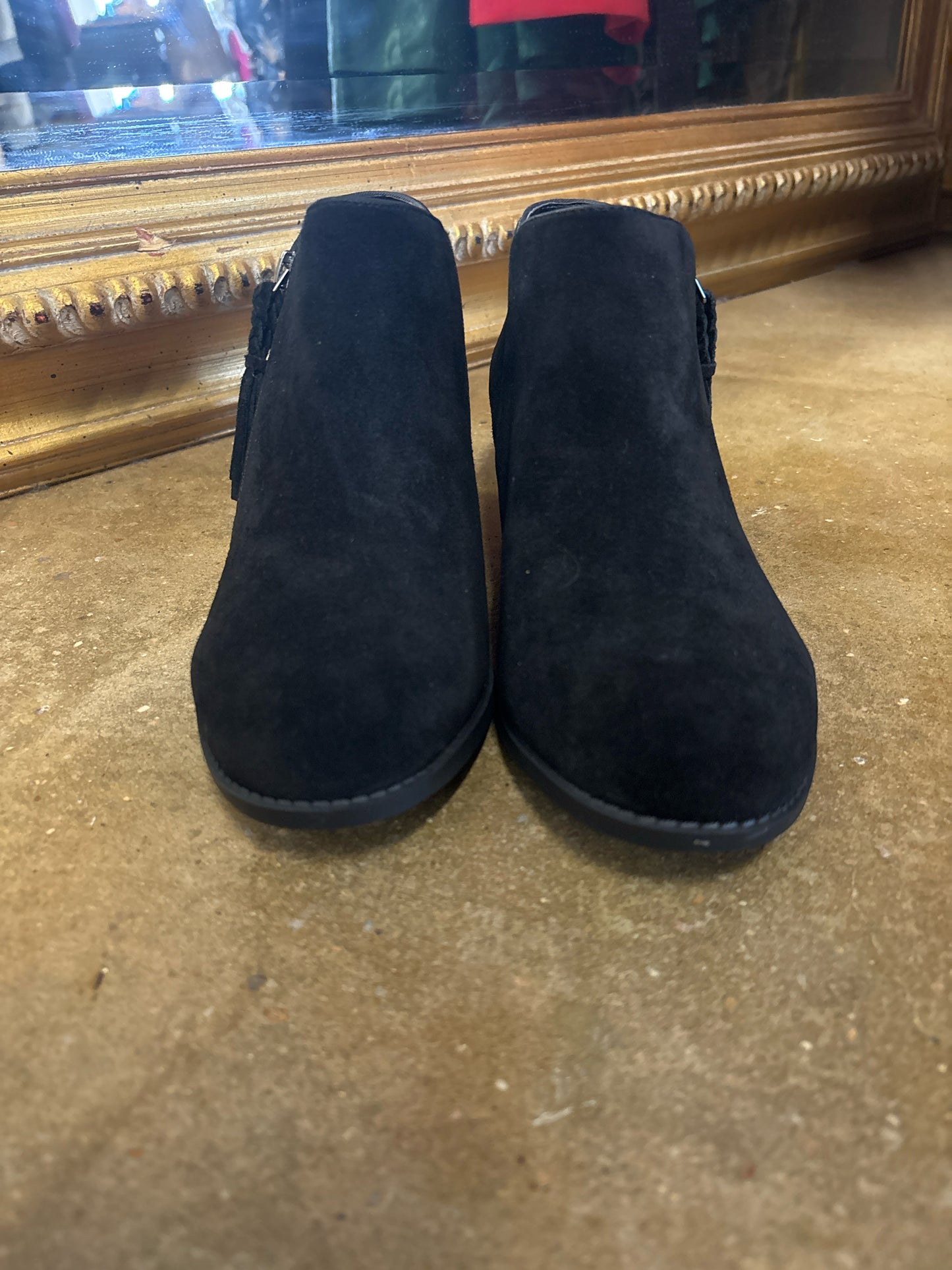 Vionic Shoe Size 7.5 Black suede Heels