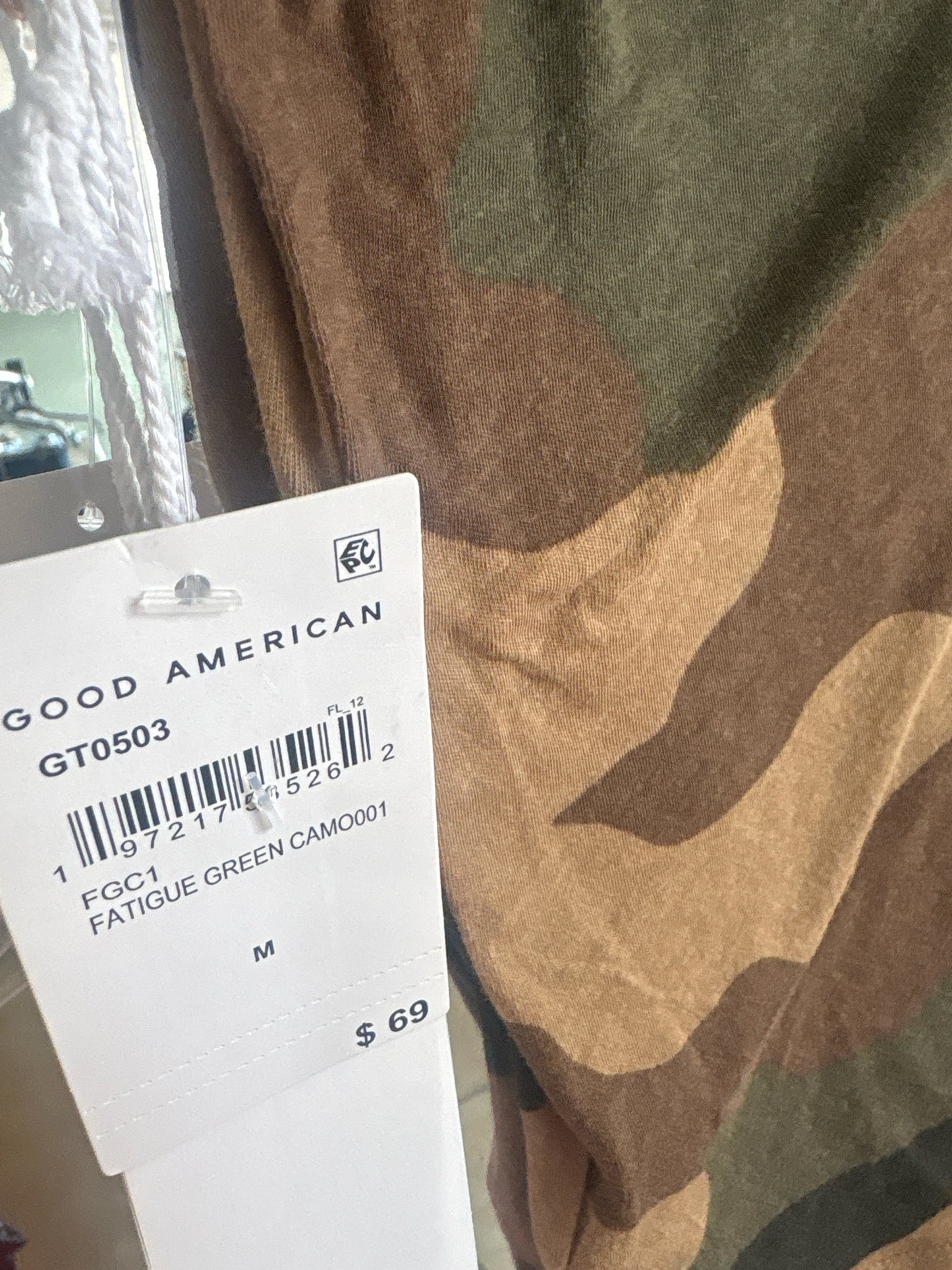 GOOD AMERICAN Size M Camo Top
