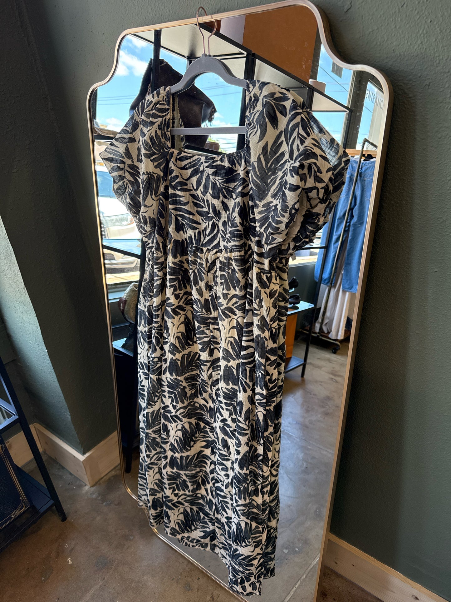 Hayden Los Angeles Size L Cream/Gray Leaves Dress