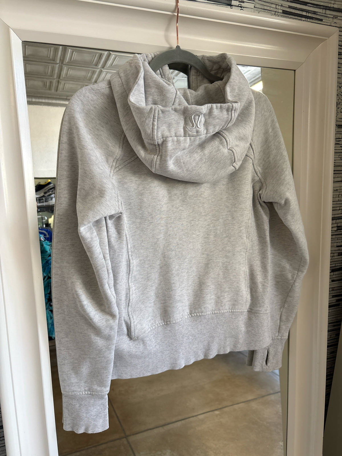 Lululemon Size 6 Gray Sweatshirt/Hoodie