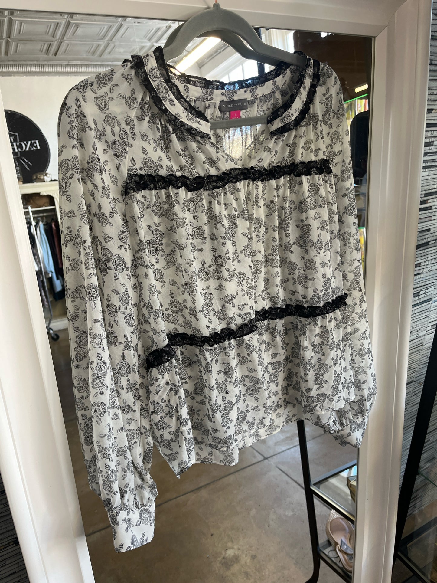 Vince Camuto Size S B&W Floral Top