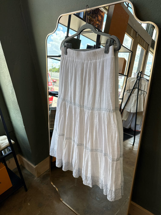 Wonderly Size M White Skirt