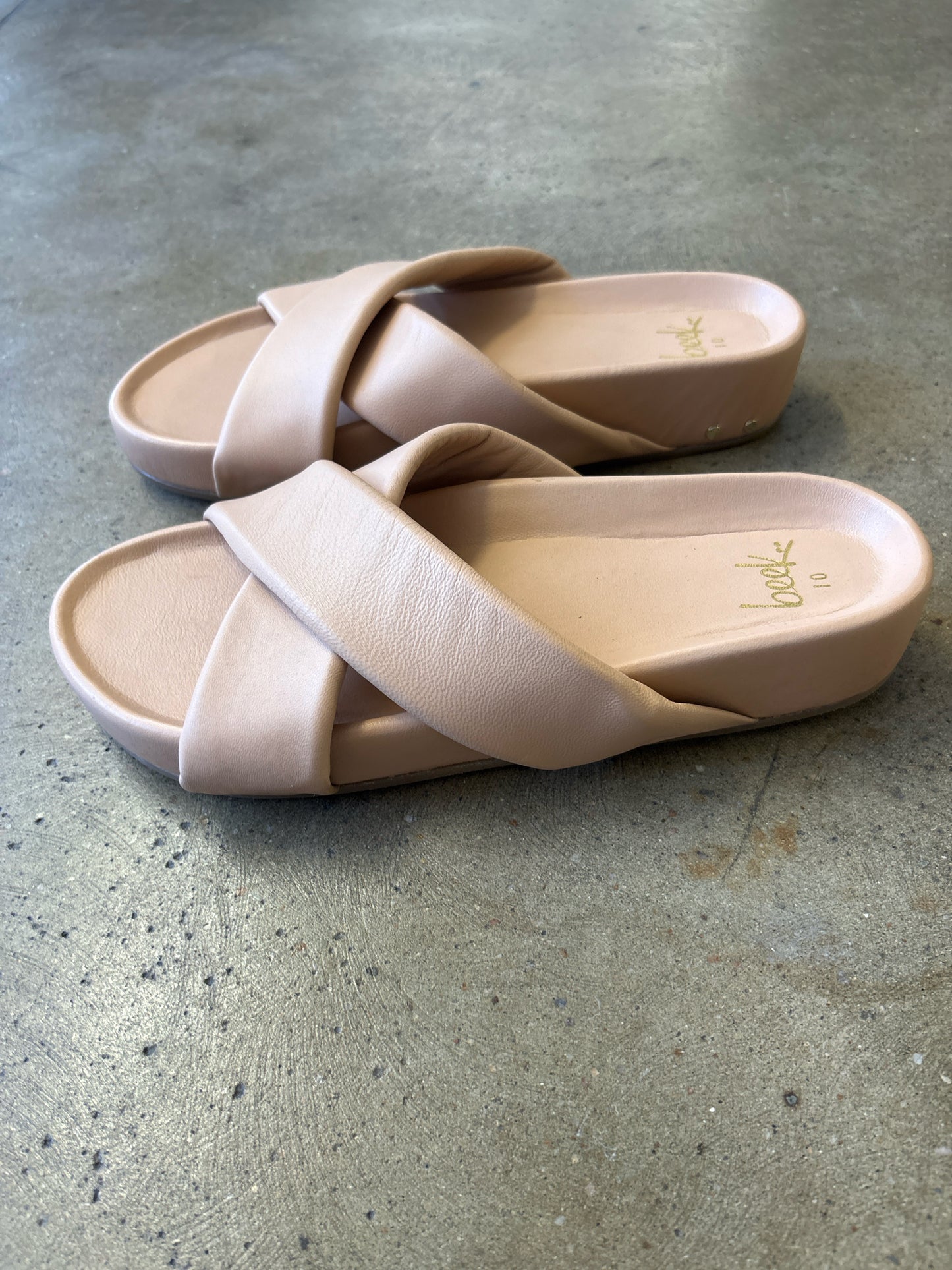 beek Shoe Size 10 Cream Sandals