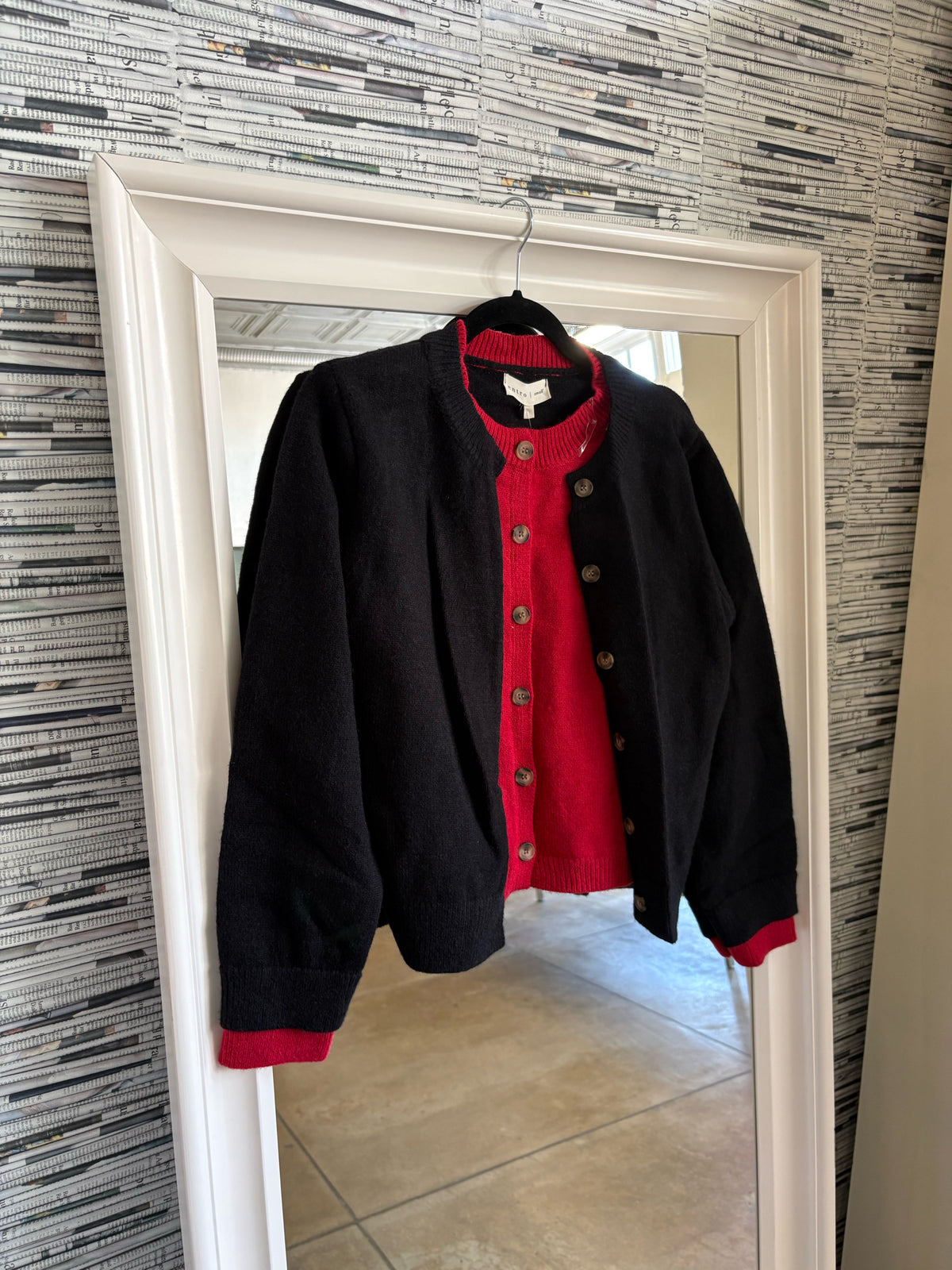 entro Size S Black/Red Sweater