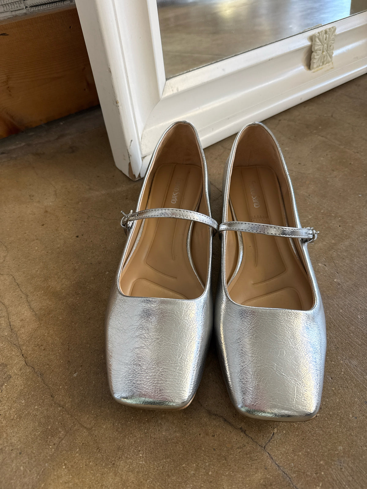 Franco Sarto Shoe Size 10 Silver Flats