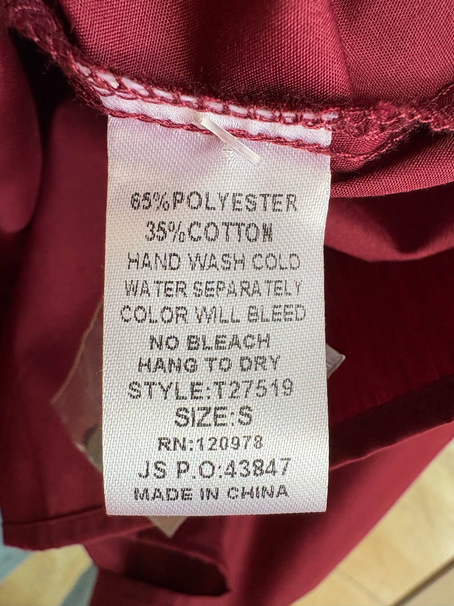 entro Size M Maroon Top