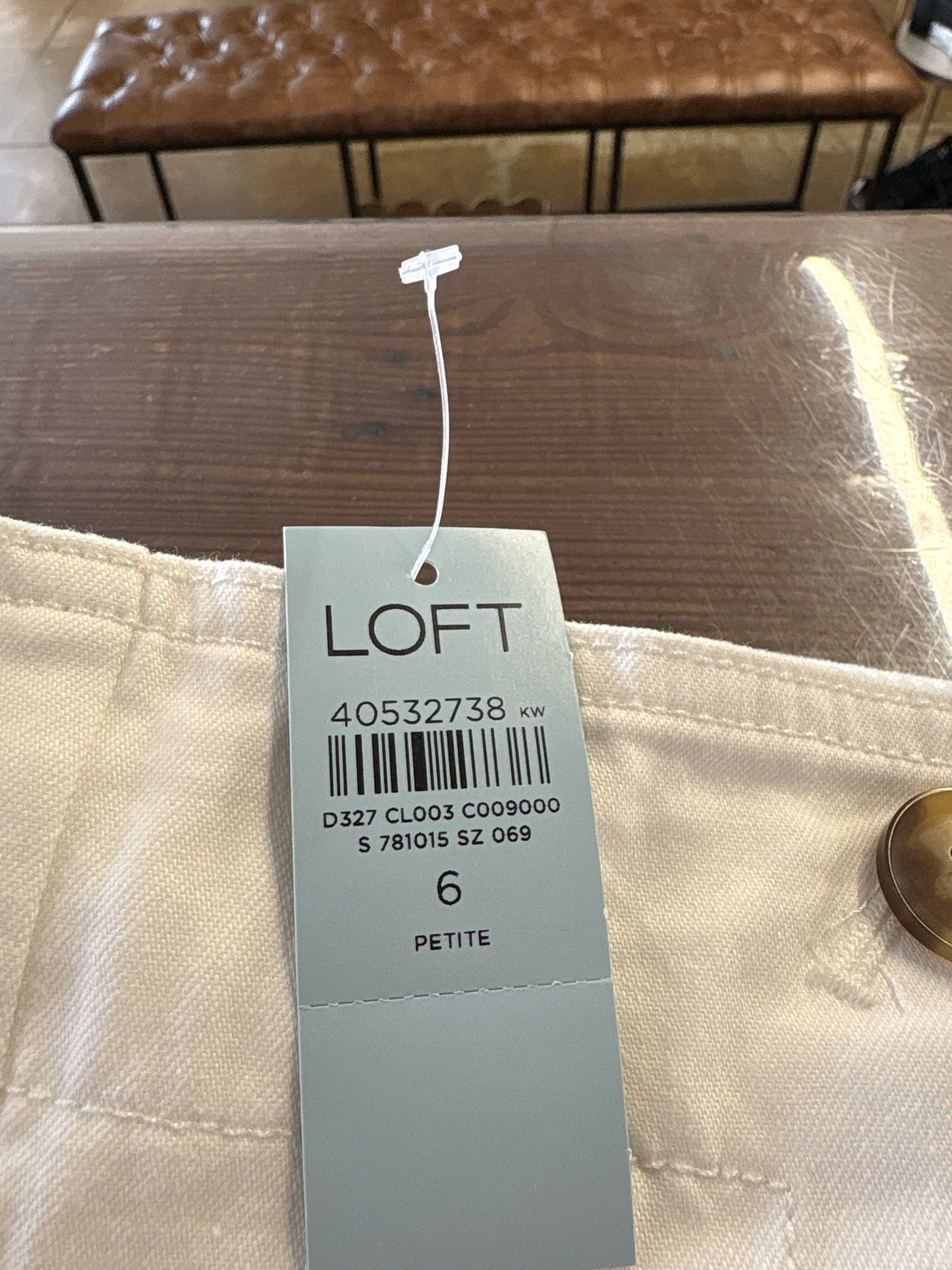 LOFT Size 6 White Pants