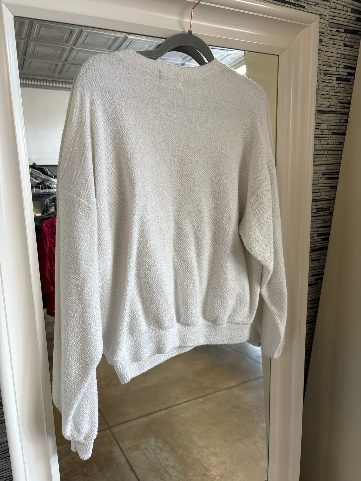 bucketlist Size S White/Red Sweater