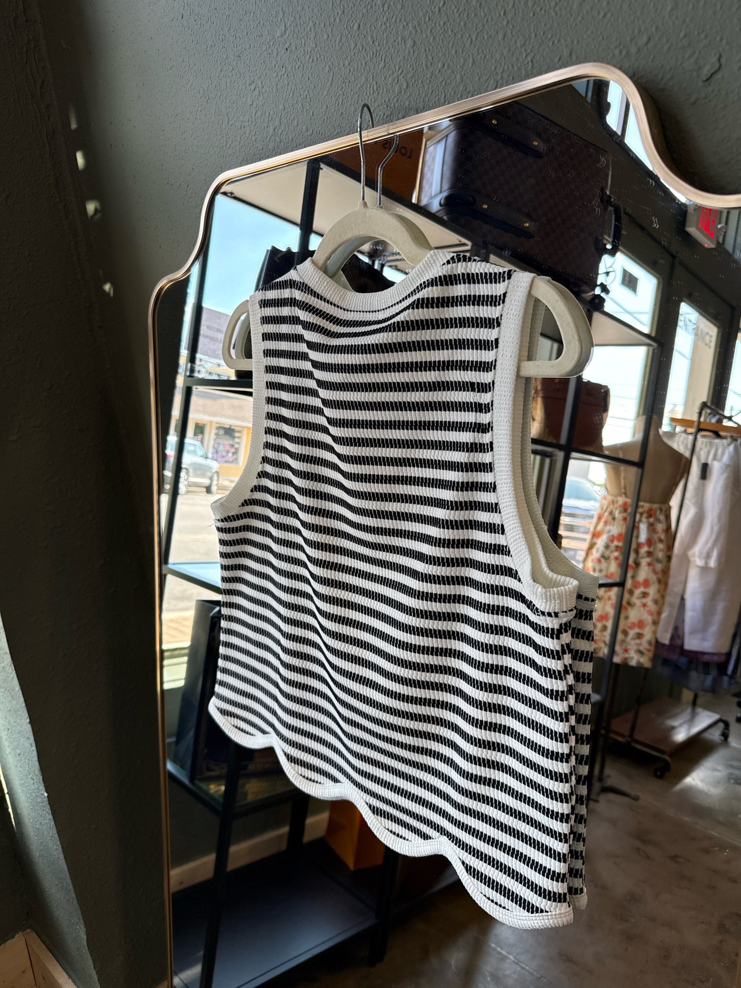 entro Size S Black/White tank Top