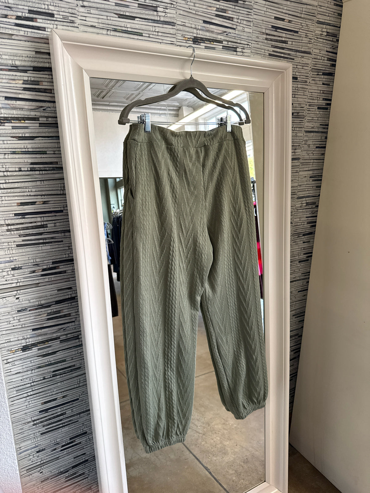 inoah Size M Green Pants