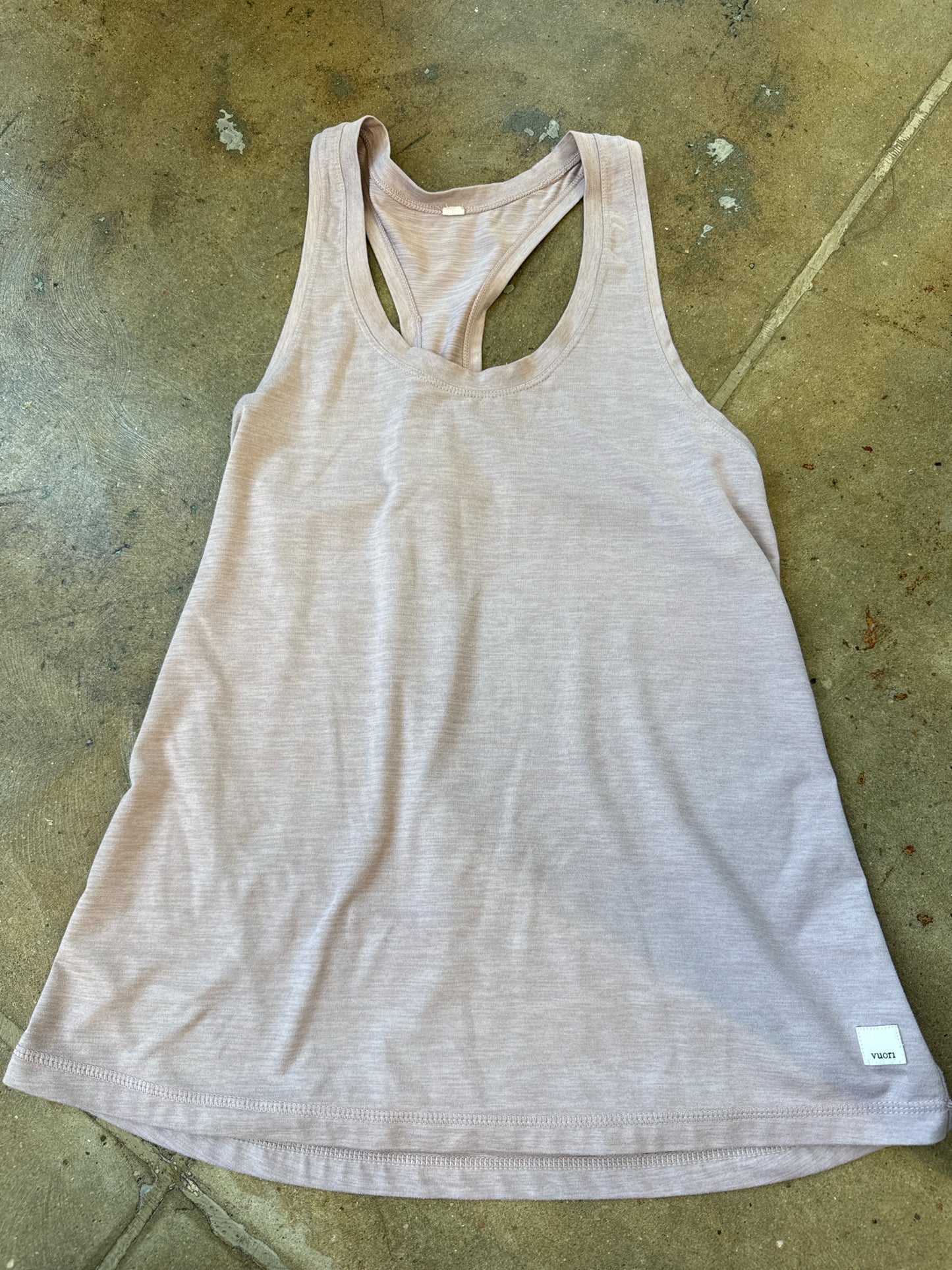 Vuori Size light purple Tanks