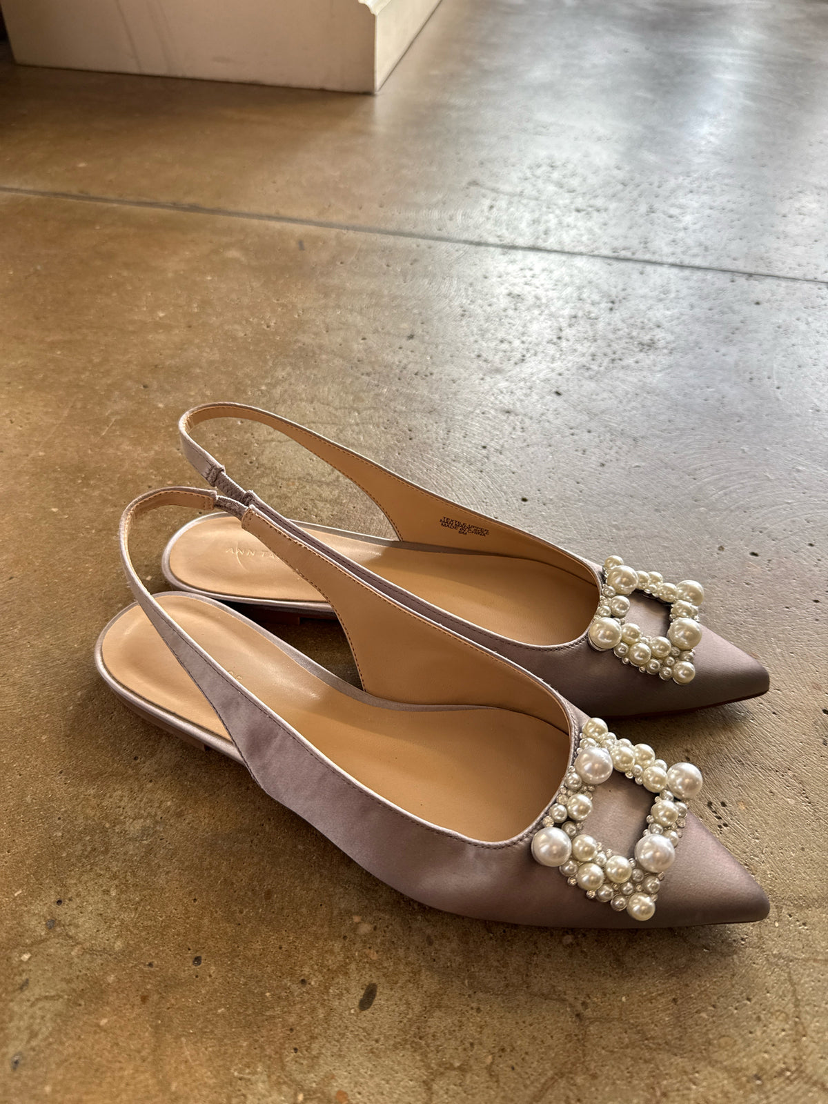 ANN TAYLOR Shoe Size 6 Silver Flats