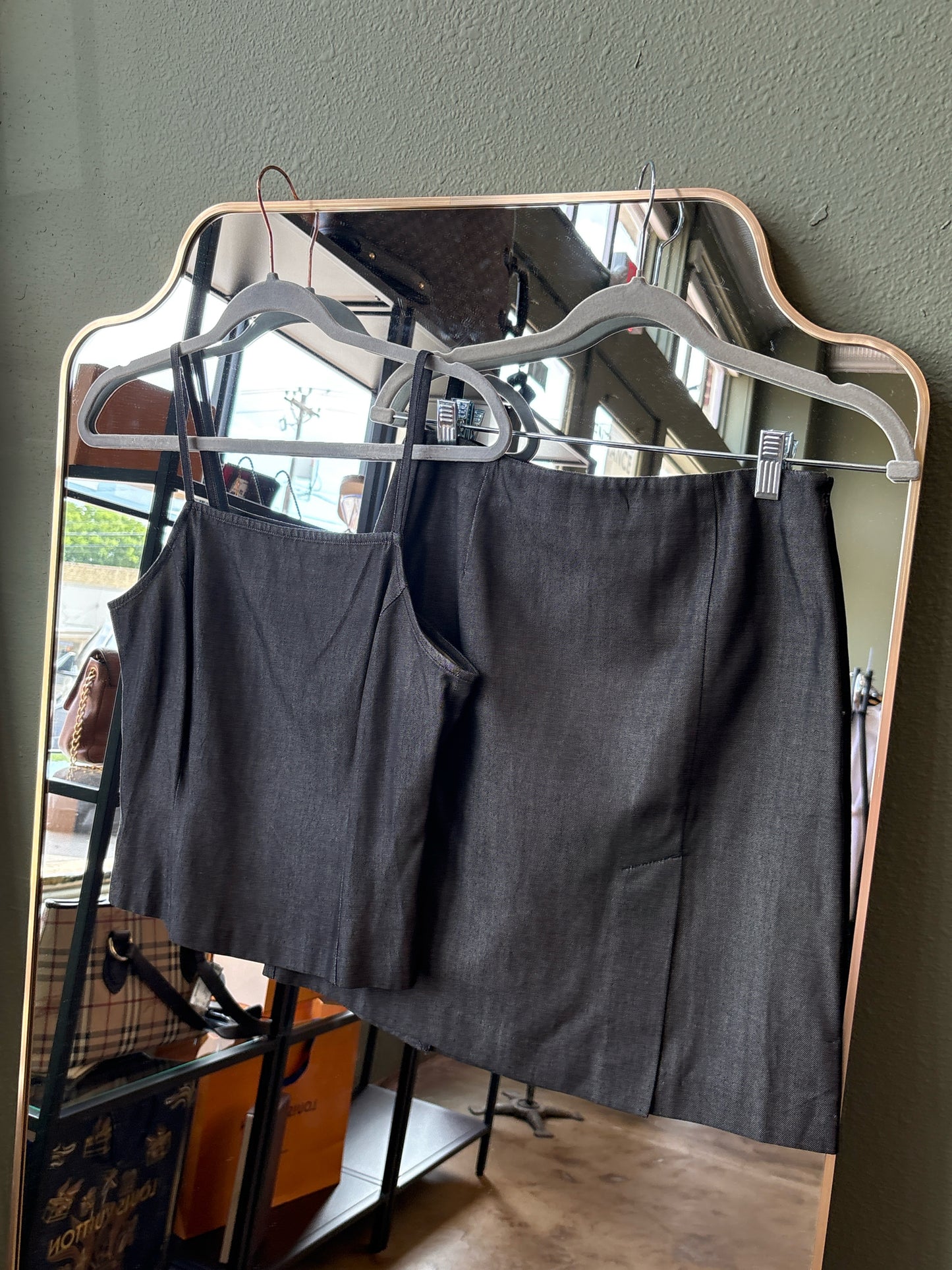 ANN TAYLOR Size 2P Black Skirt