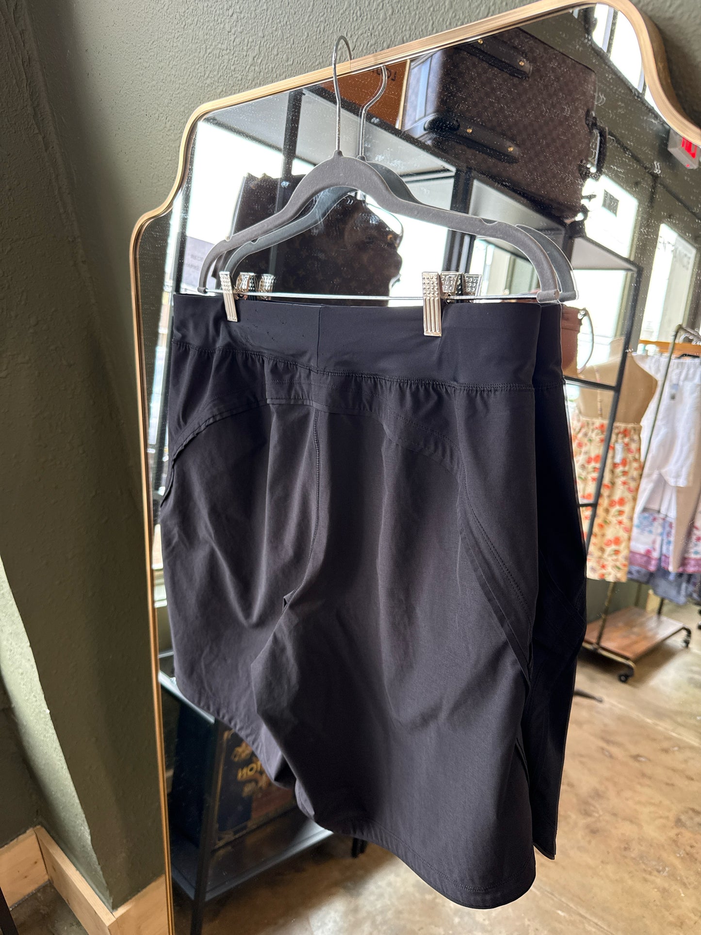Lands End Size 14 Black Shorts