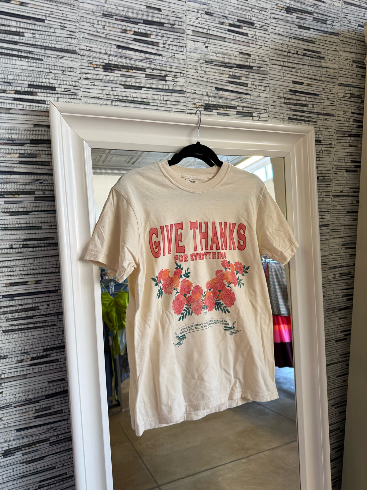comfort colors Size L Cream Tee