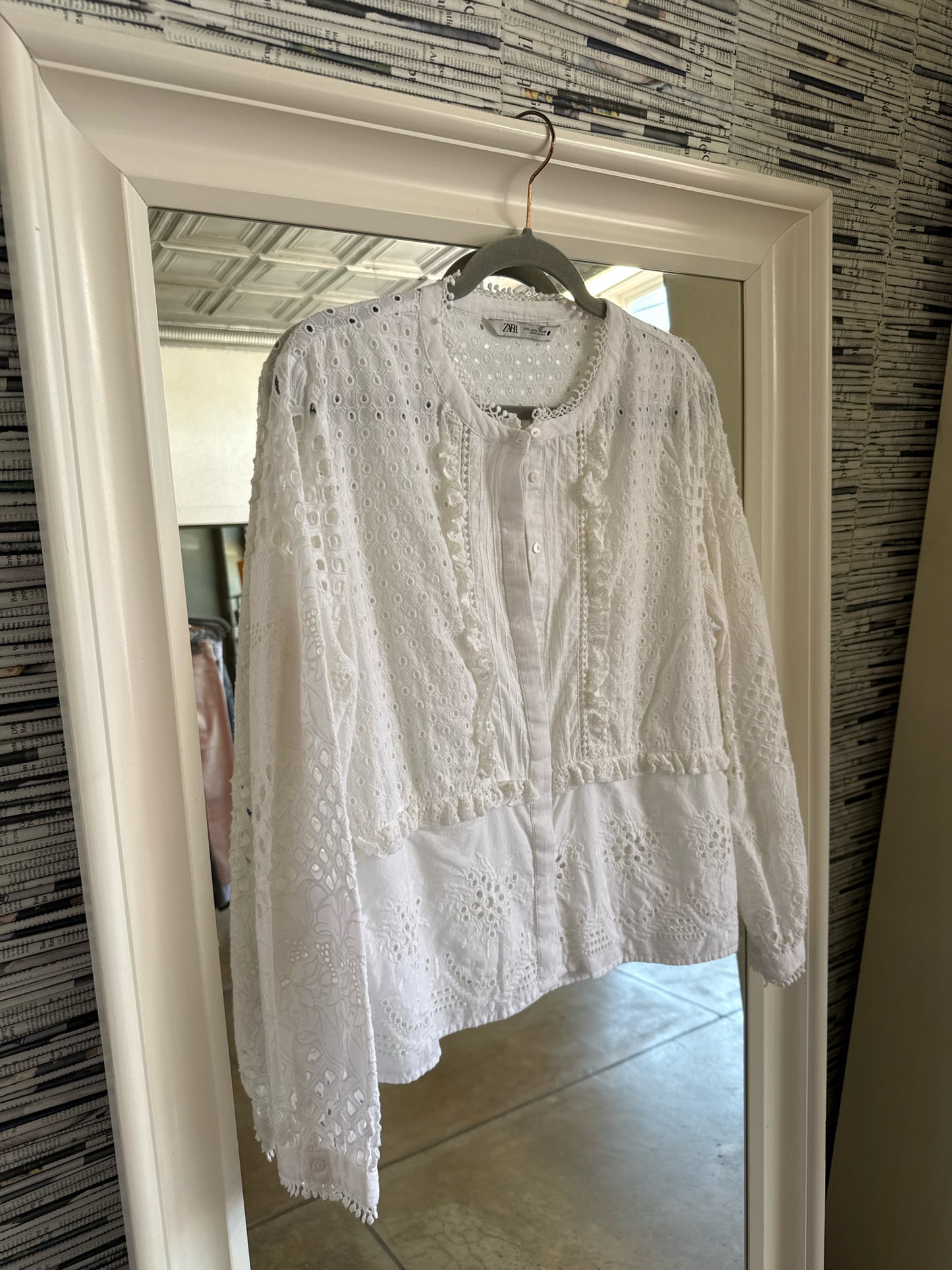 ZARA Size L White Top