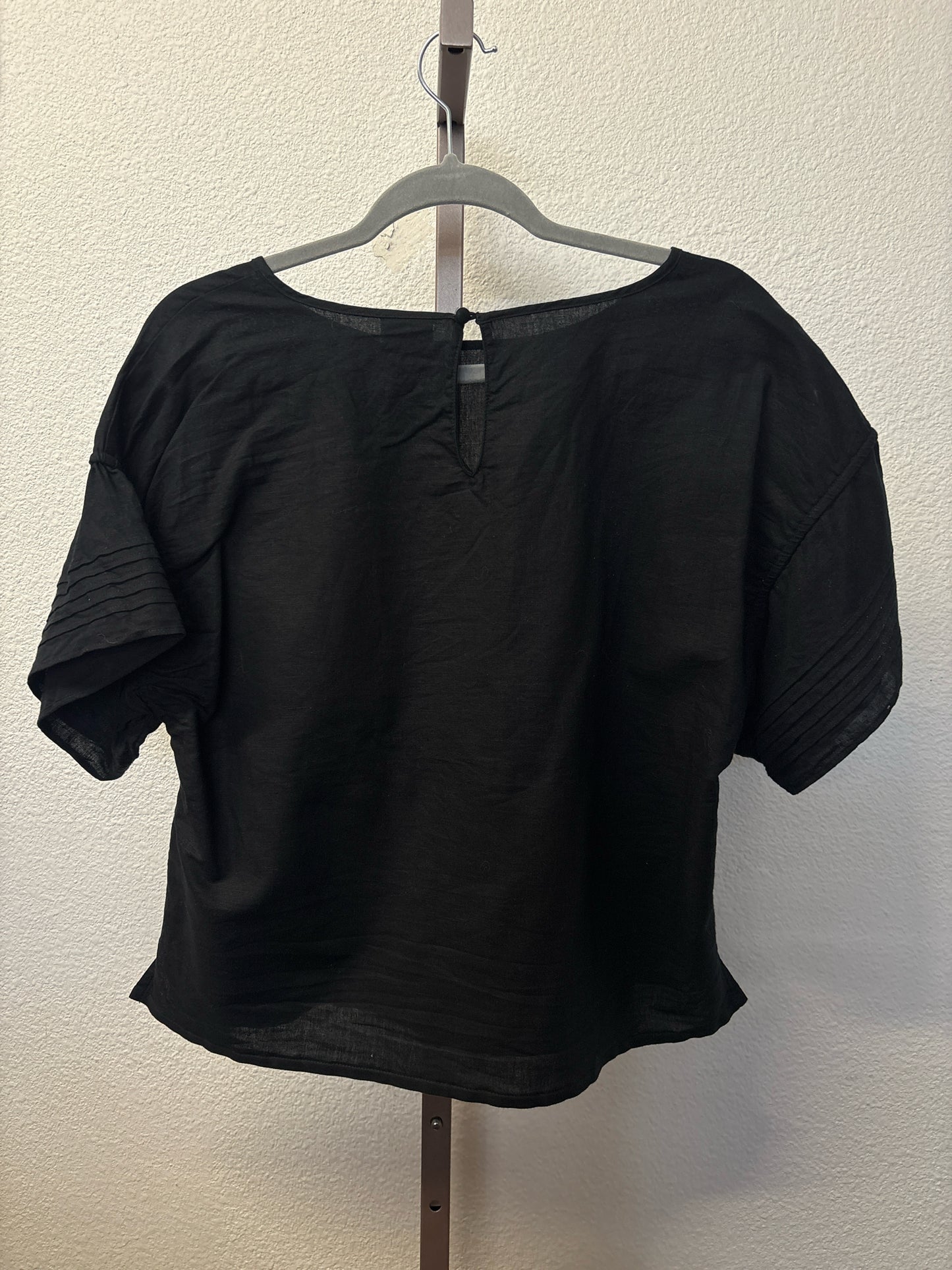 GAP Size M Black Top