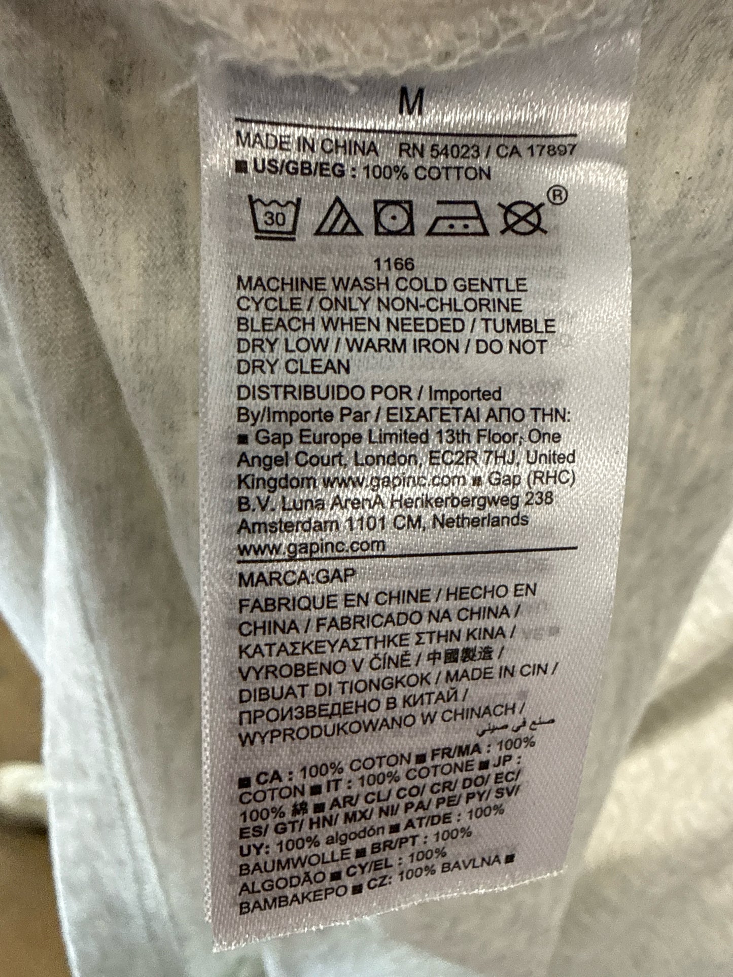 GAP Size M Cream/multi Tee