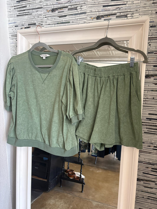 Davi & Dani Size M Green Two PC Set