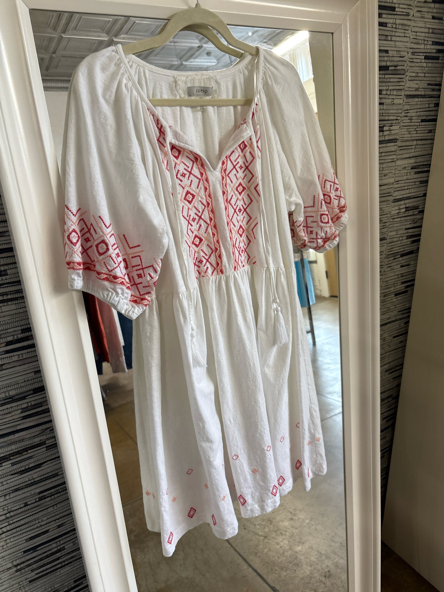 Cupio Size L White Dress