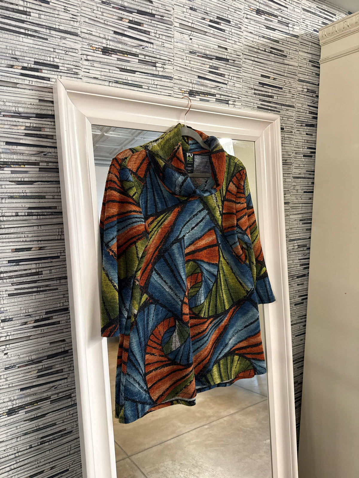 Pure Essence Size M Blue/Green/Orange Top