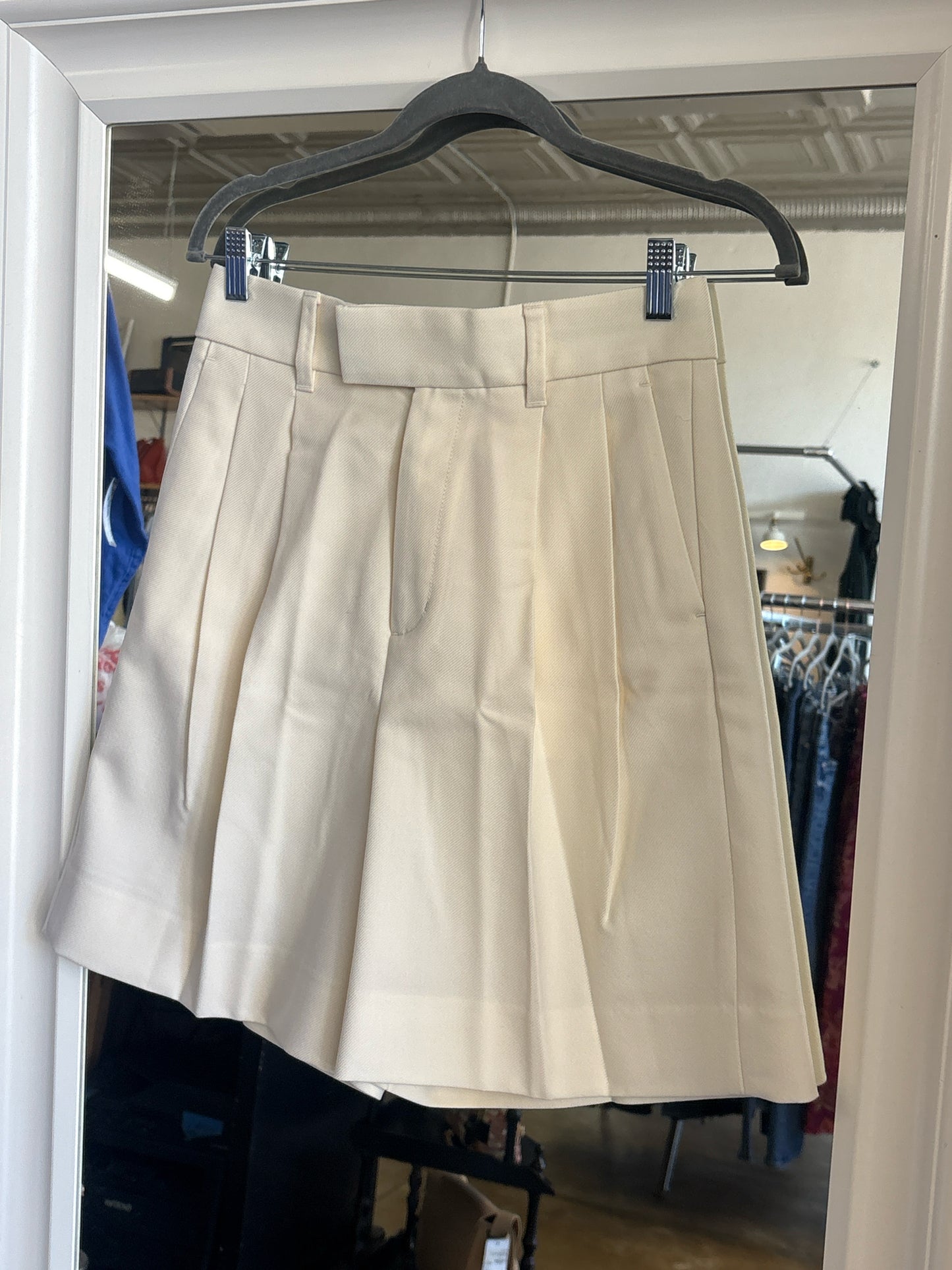 Banana Republic Size 2 off white Shorts