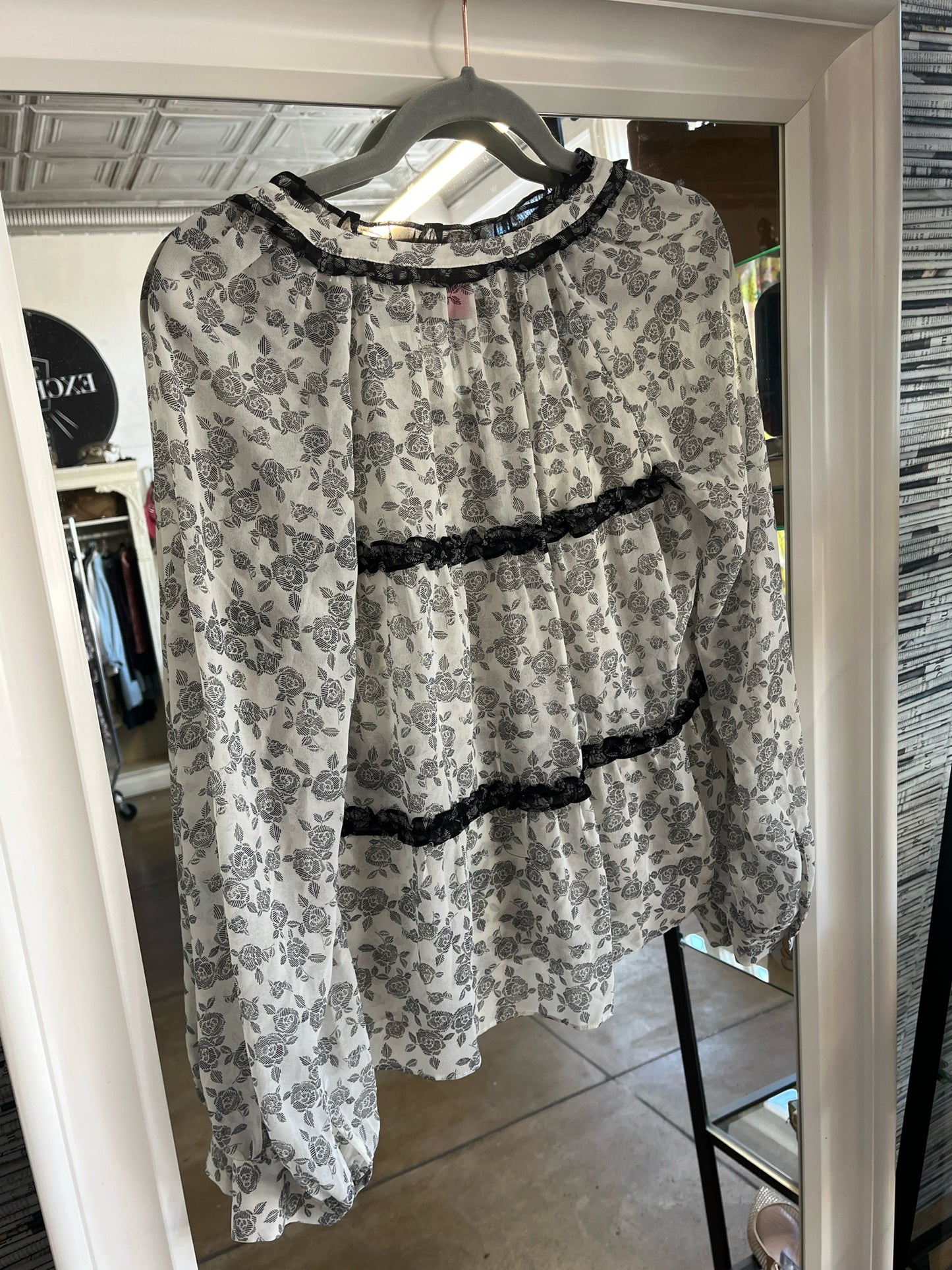 Vince Camuto Size S B&W Floral Top
