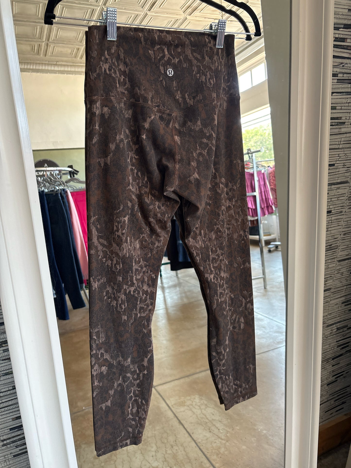 Lululemon Size 6 brown & cream Legging