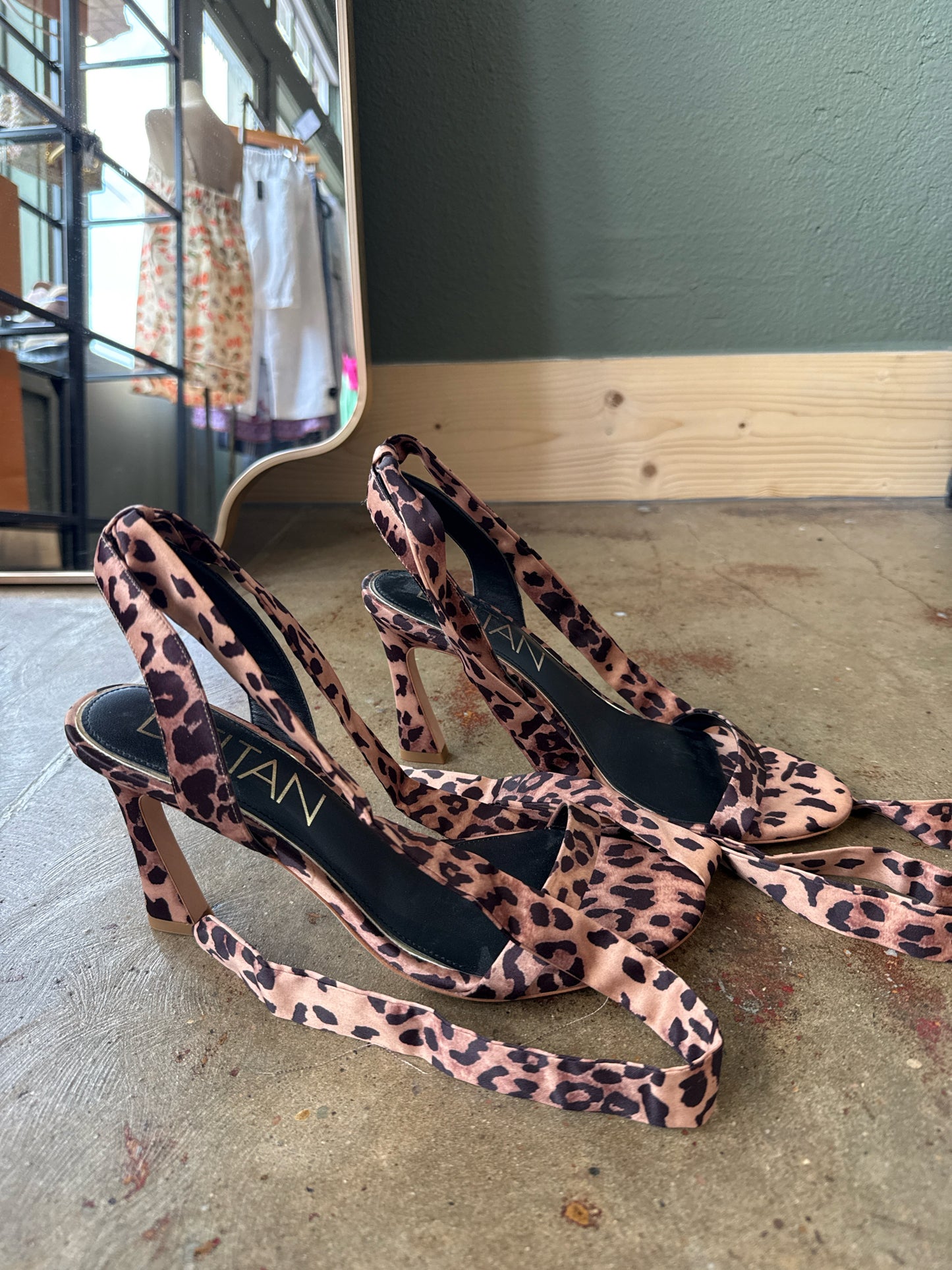 Deltan Shoe Size 10 Leopard Heels