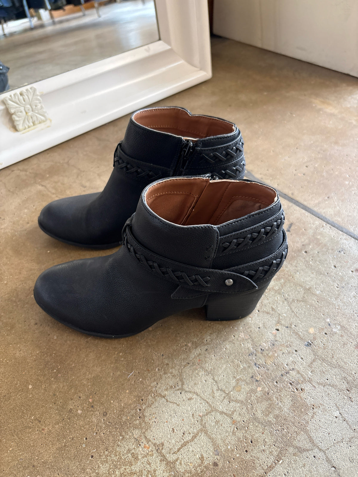 Indigo Shoe Size 6.5 Black Boots