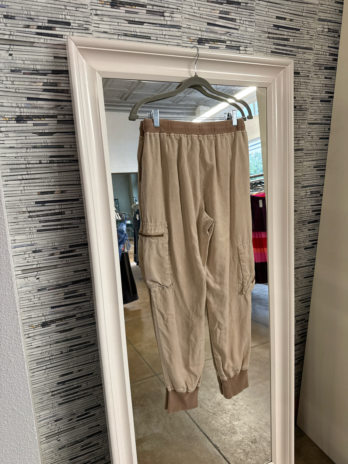Young Fabulous Broke Size S Cream Sweatpant