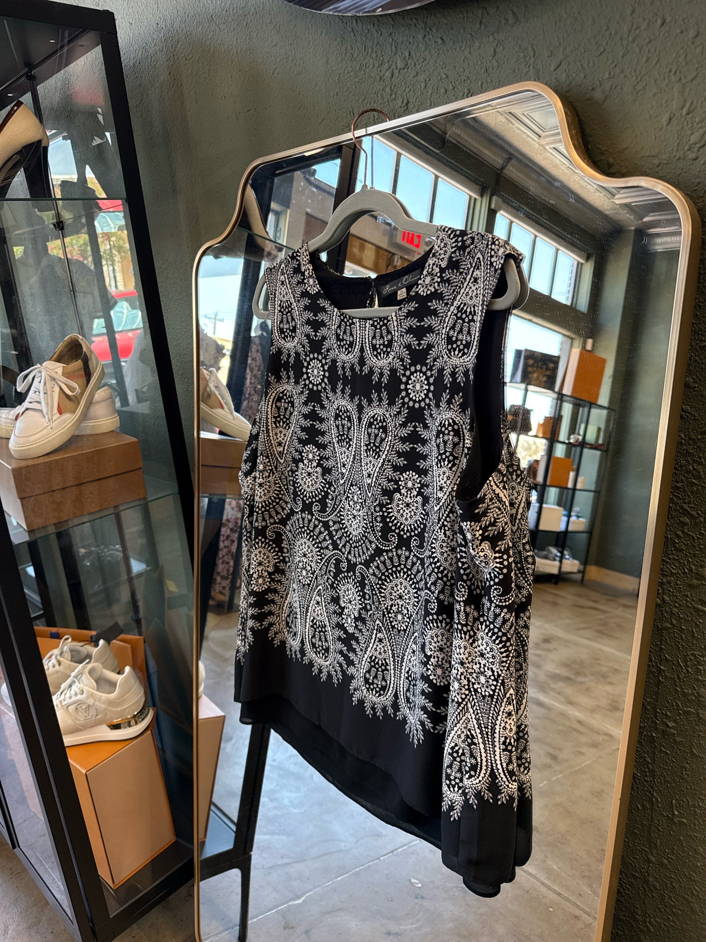Rose & Olive Size XL Black/White Top