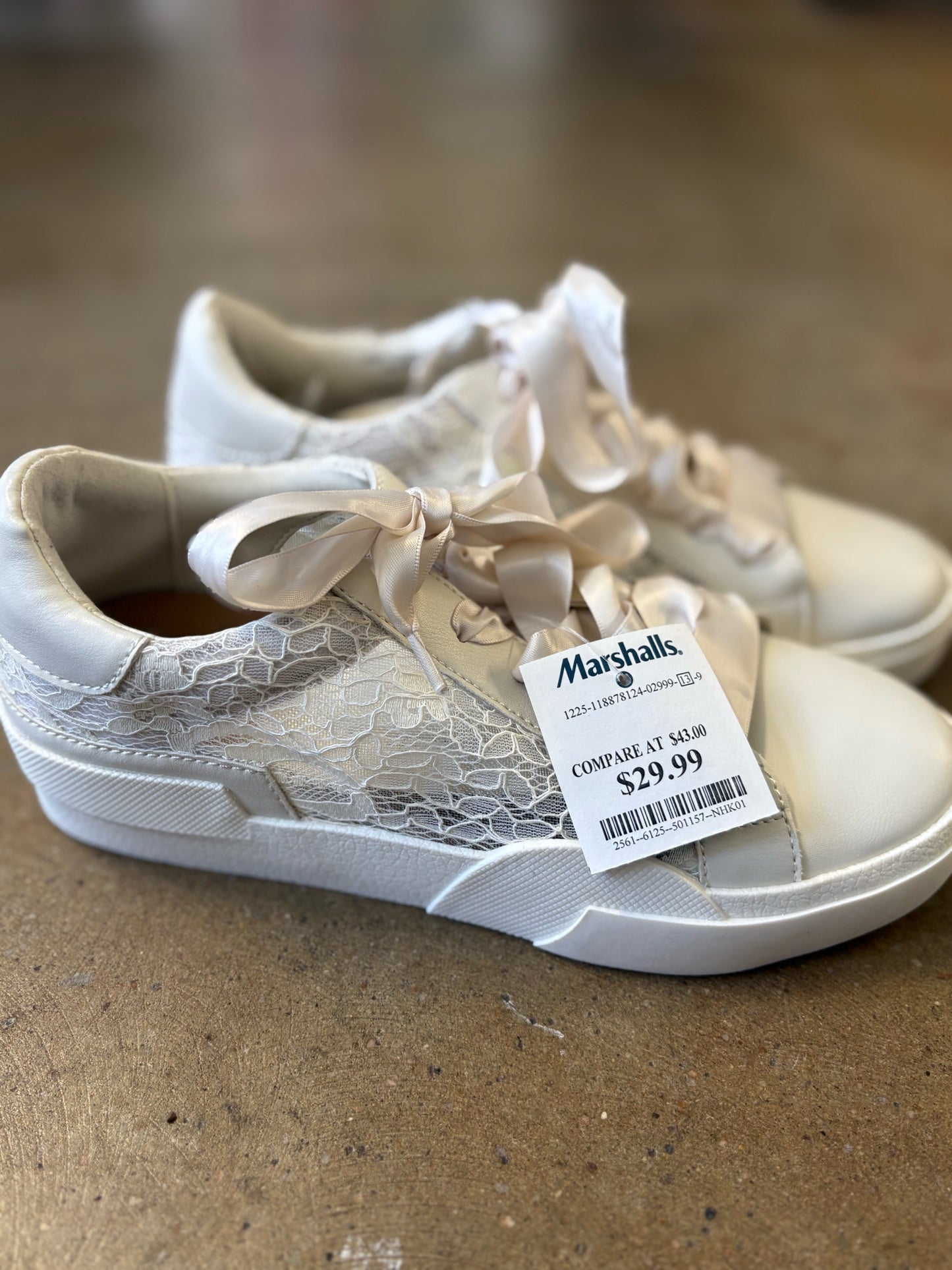 Dolce Vita Shoe Size 7.5 Cream Lace Sneakers