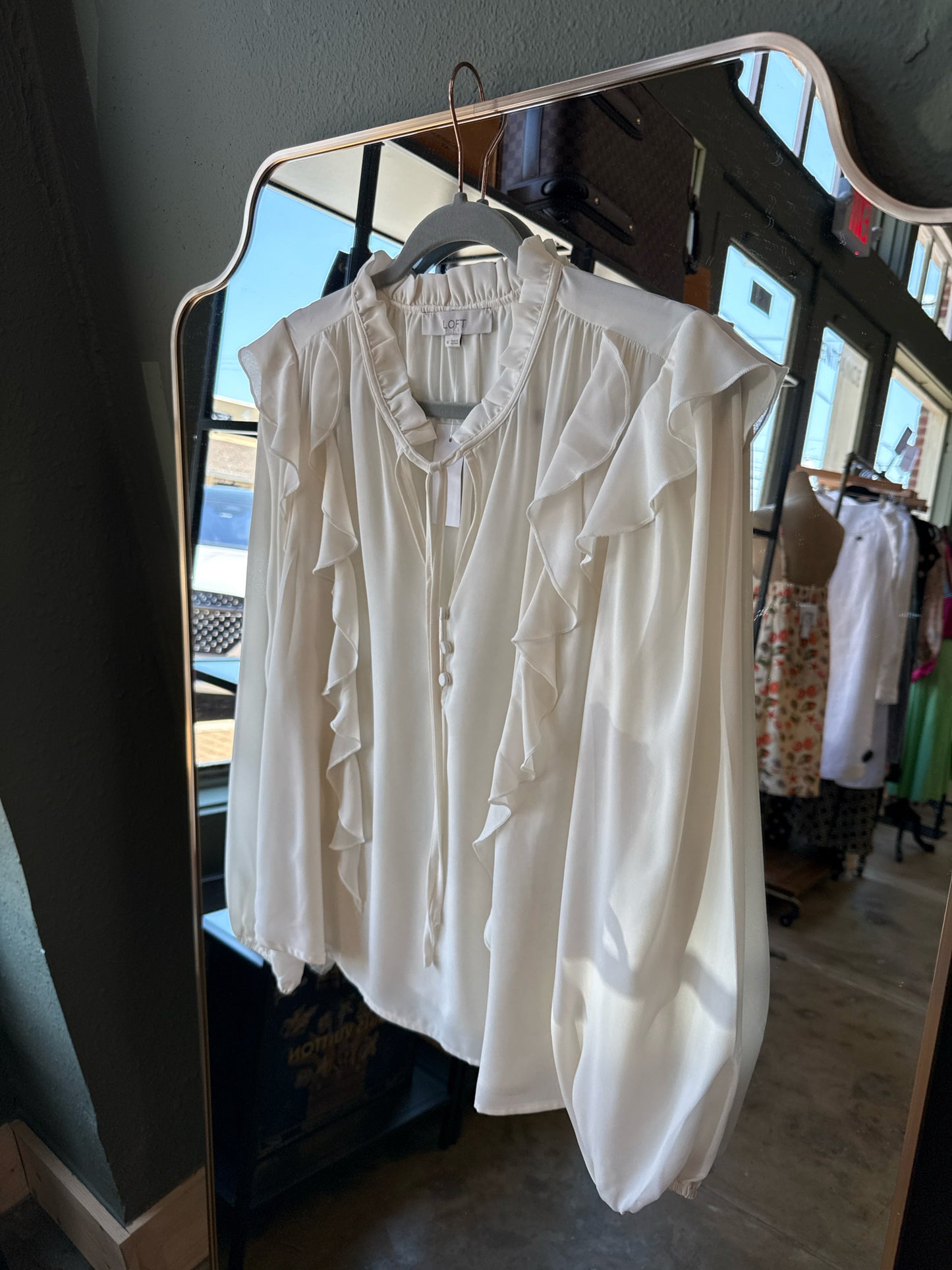 LOFT Size M Cream Top