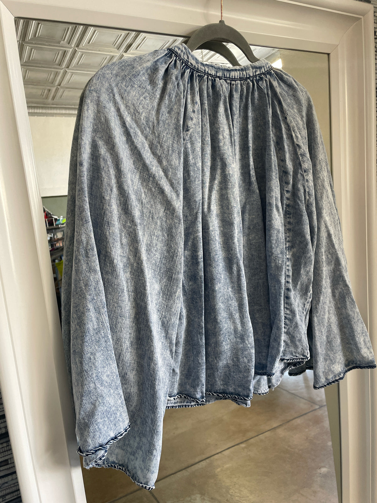 ee:some Size S Distressed Top
