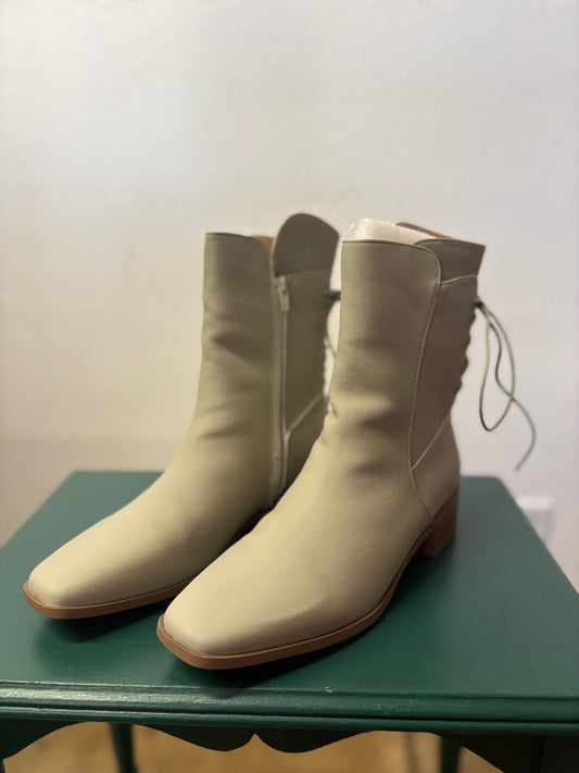 JOURNEE COLLECTION Shoe Size 9.5 Boots