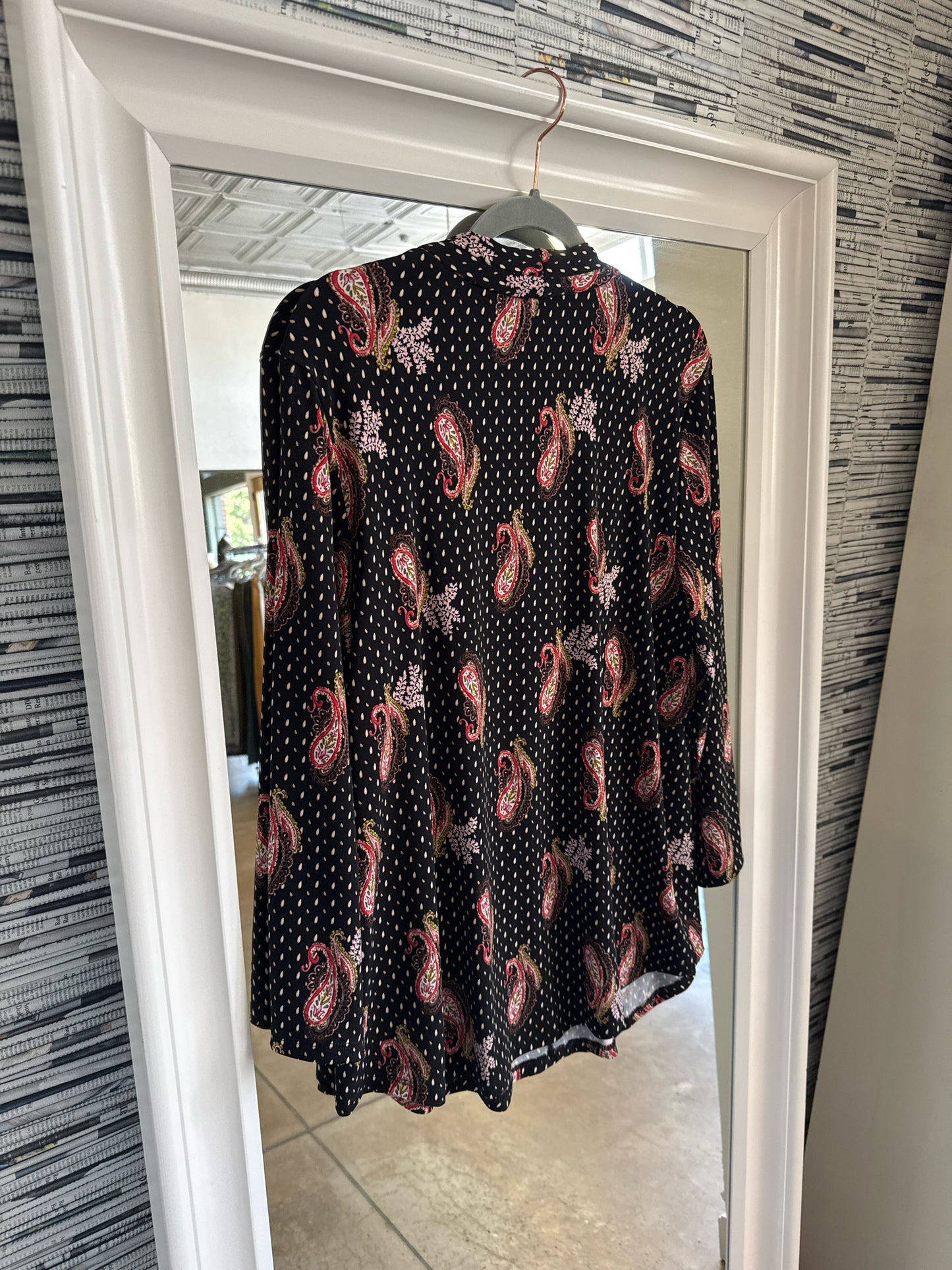 JM Collection Size L Black/Red Top