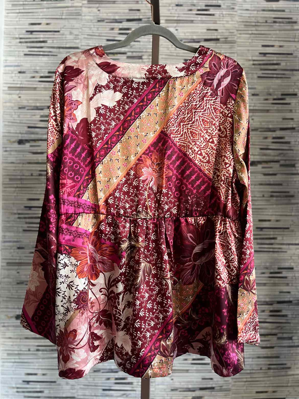 Susan Graver Size 1X burgandy Floral Top