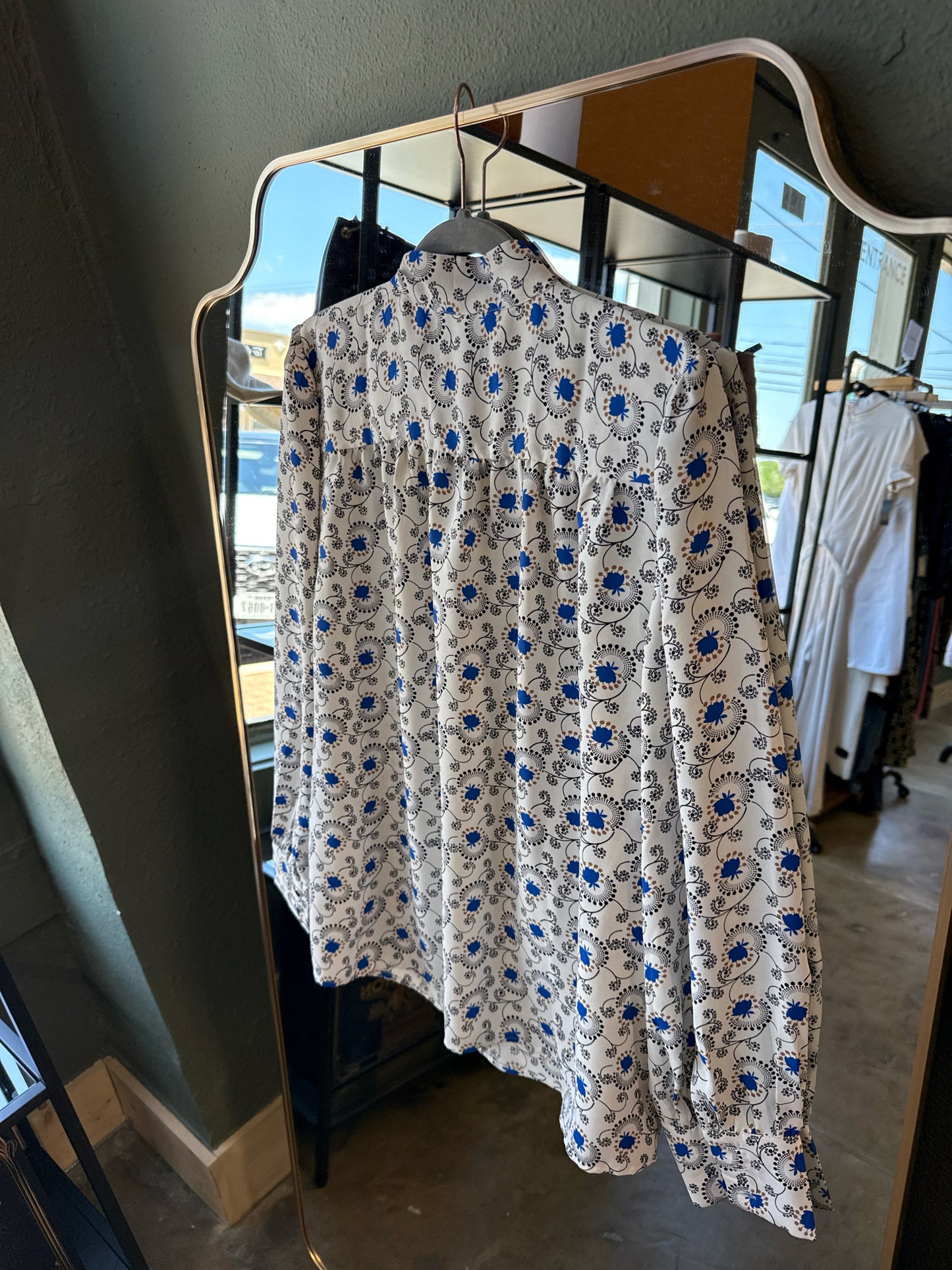 ANN TAYLOR Size L White/Blue Floral Top