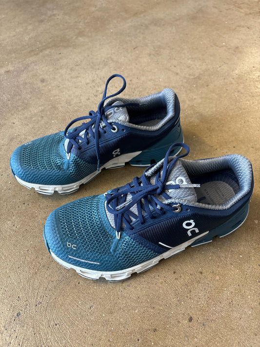 On Cloud Shoe Size 6.5 Sneakers