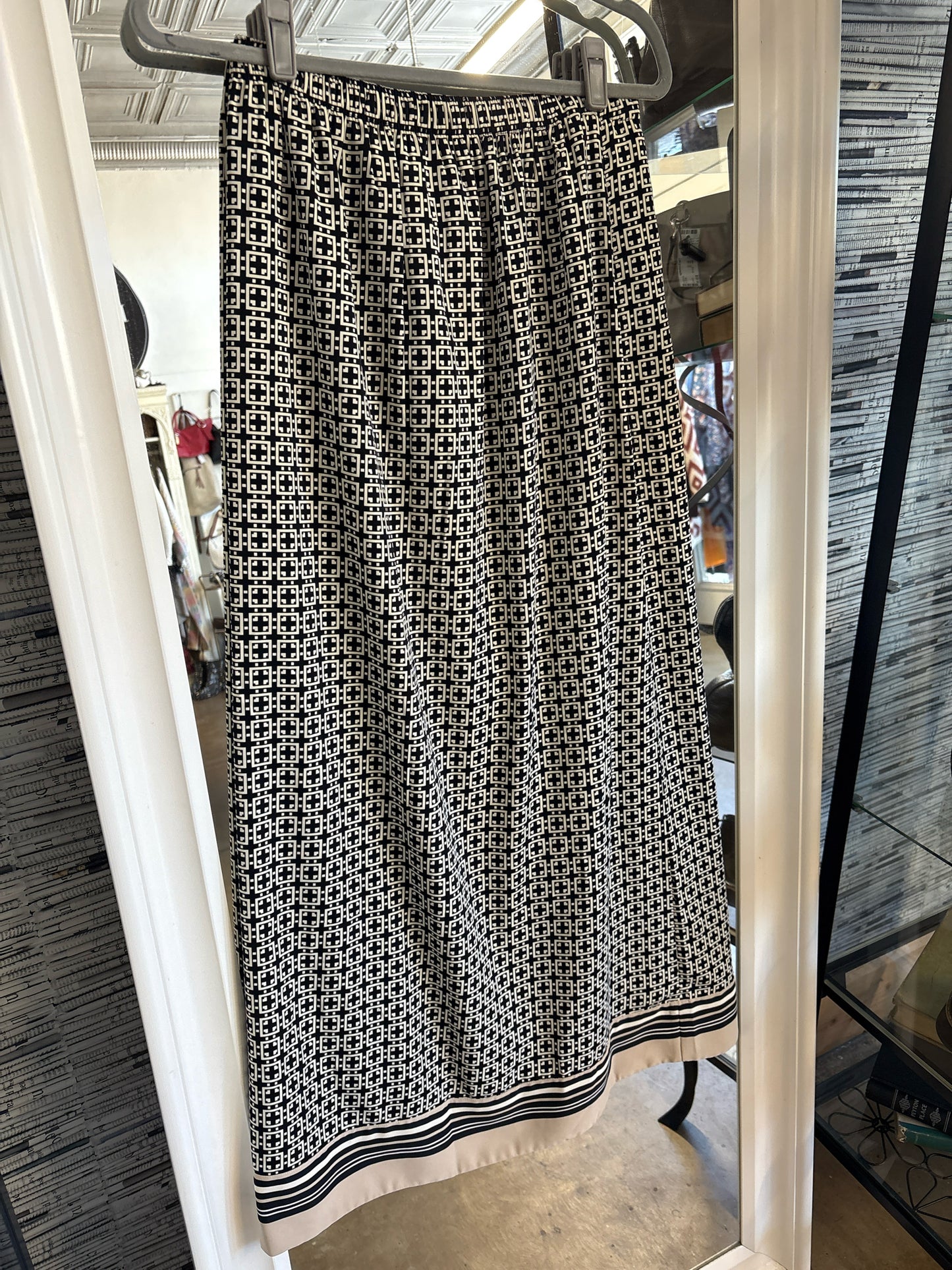 Abercrombie & Fitch Size MT B&W Geometric Skirt